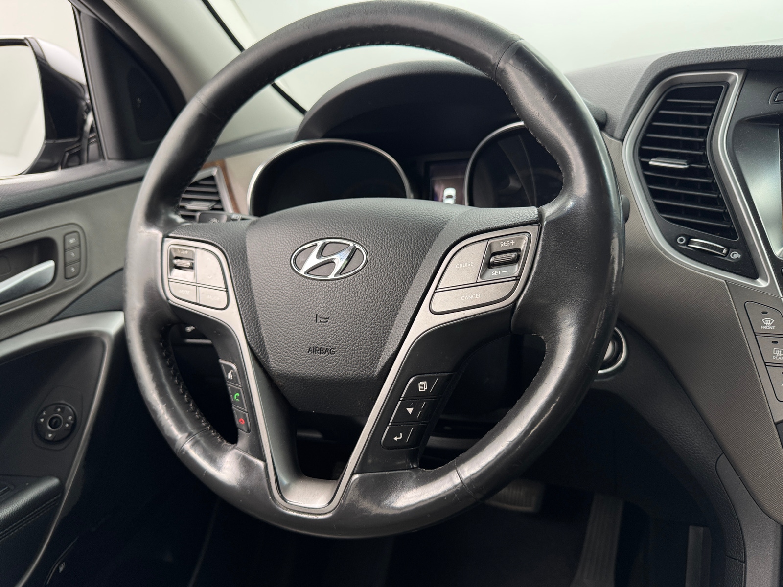 Thumbnail: 2017 Hyundai Santa Fe - 4