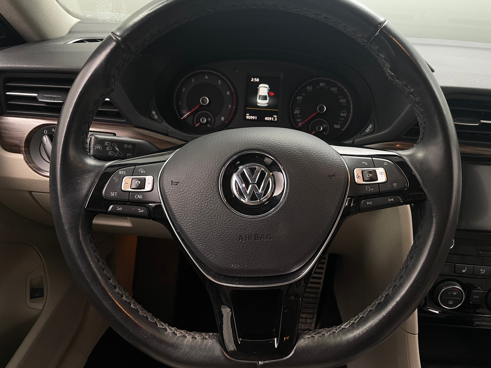 Thumbnail: 2020 Volkswagen Passat - 4