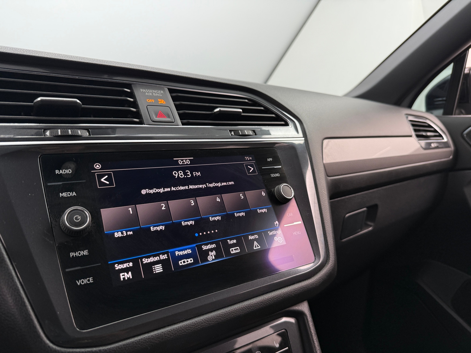 Thumbnail: 2022 Volkswagen Tiguan - 3