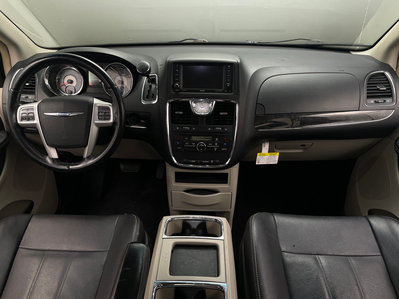 Thumbnail: 2014 Chrysler Town & Country - 2