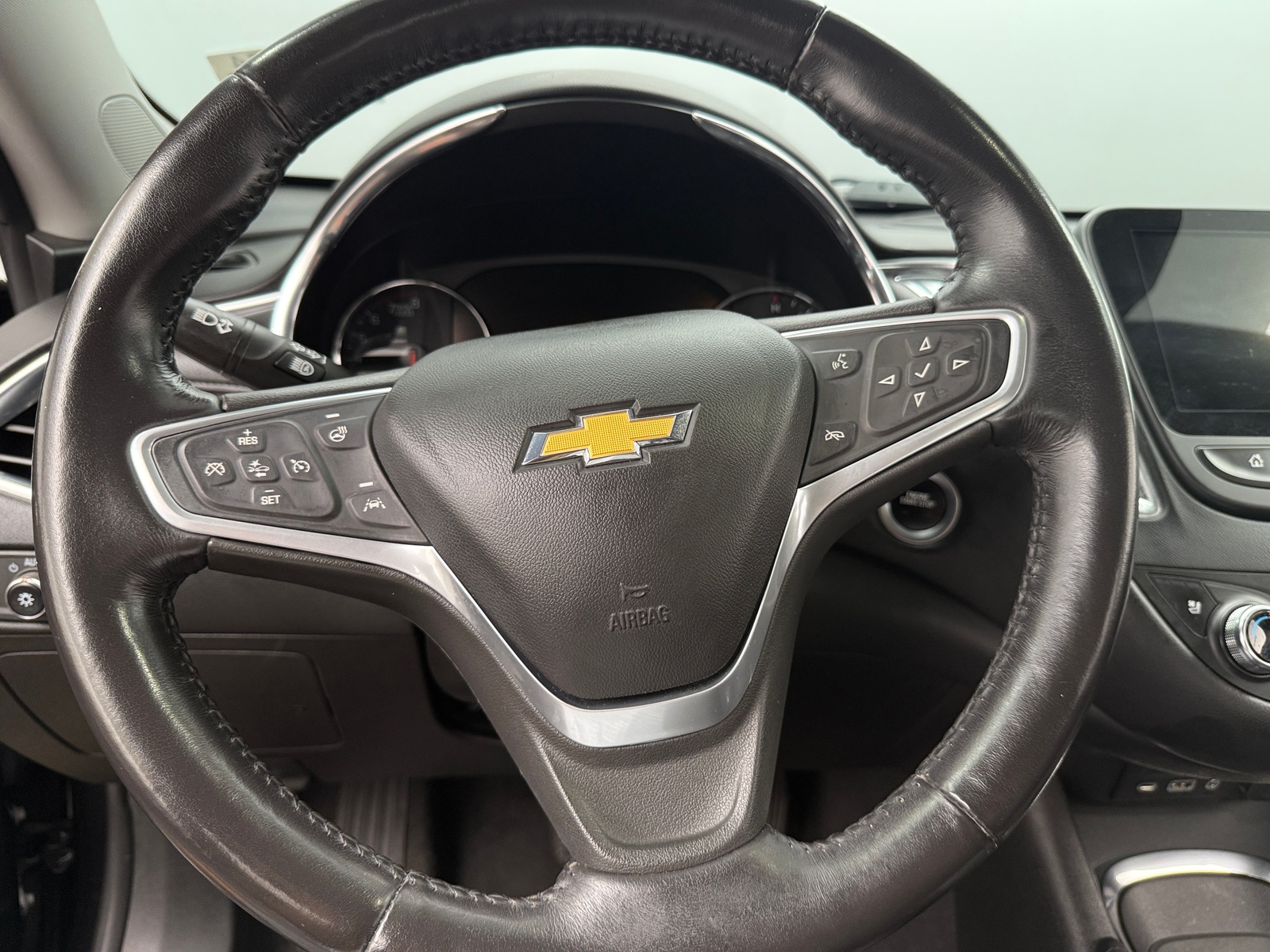 Thumbnail: 2022 Chevrolet Malibu - 4
