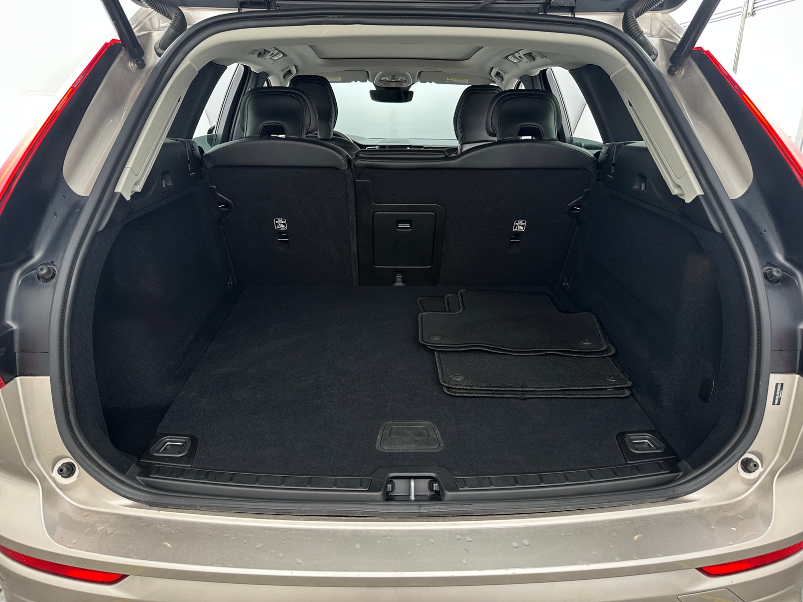 Thumbnail: 2025 Volvo XC60 - 6