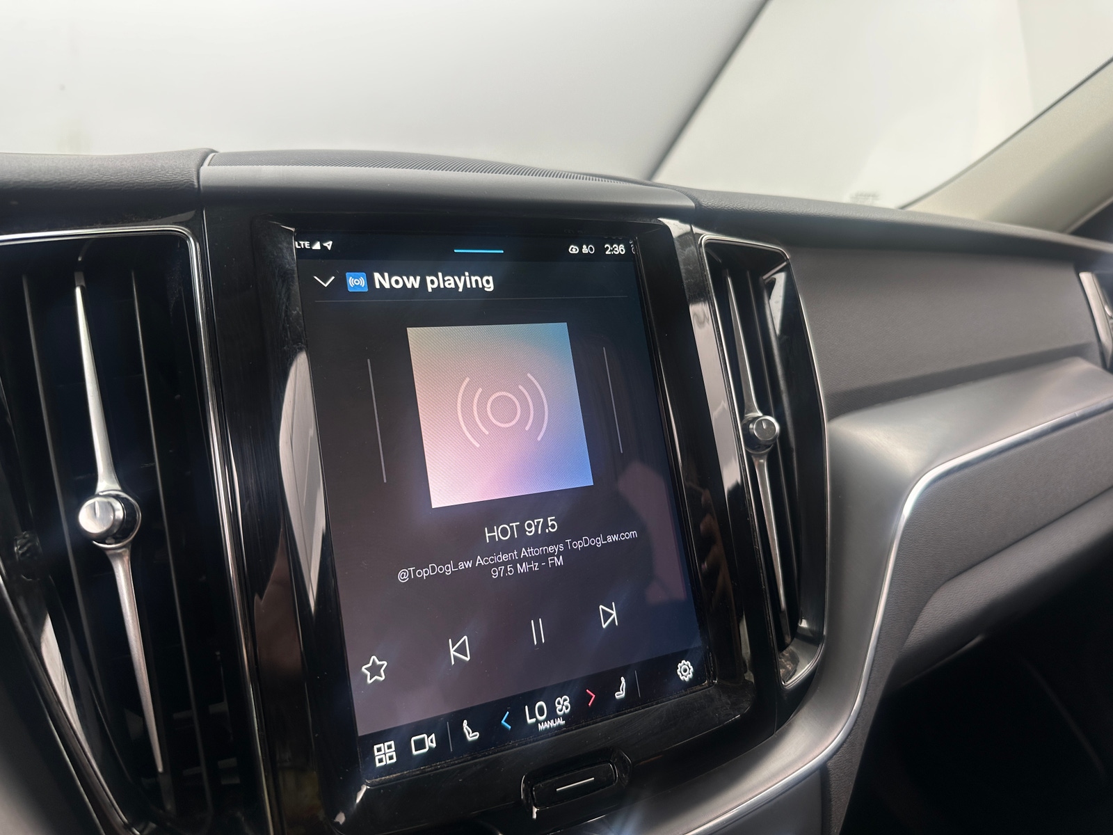 Thumbnail: 2025 Volvo XC60 - 3