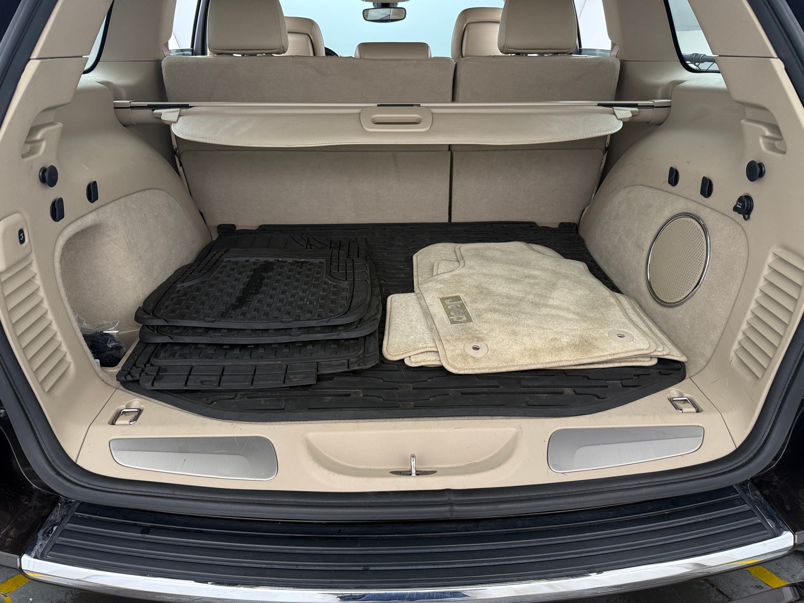Thumbnail: 2017 Jeep Grand Cherokee - 6