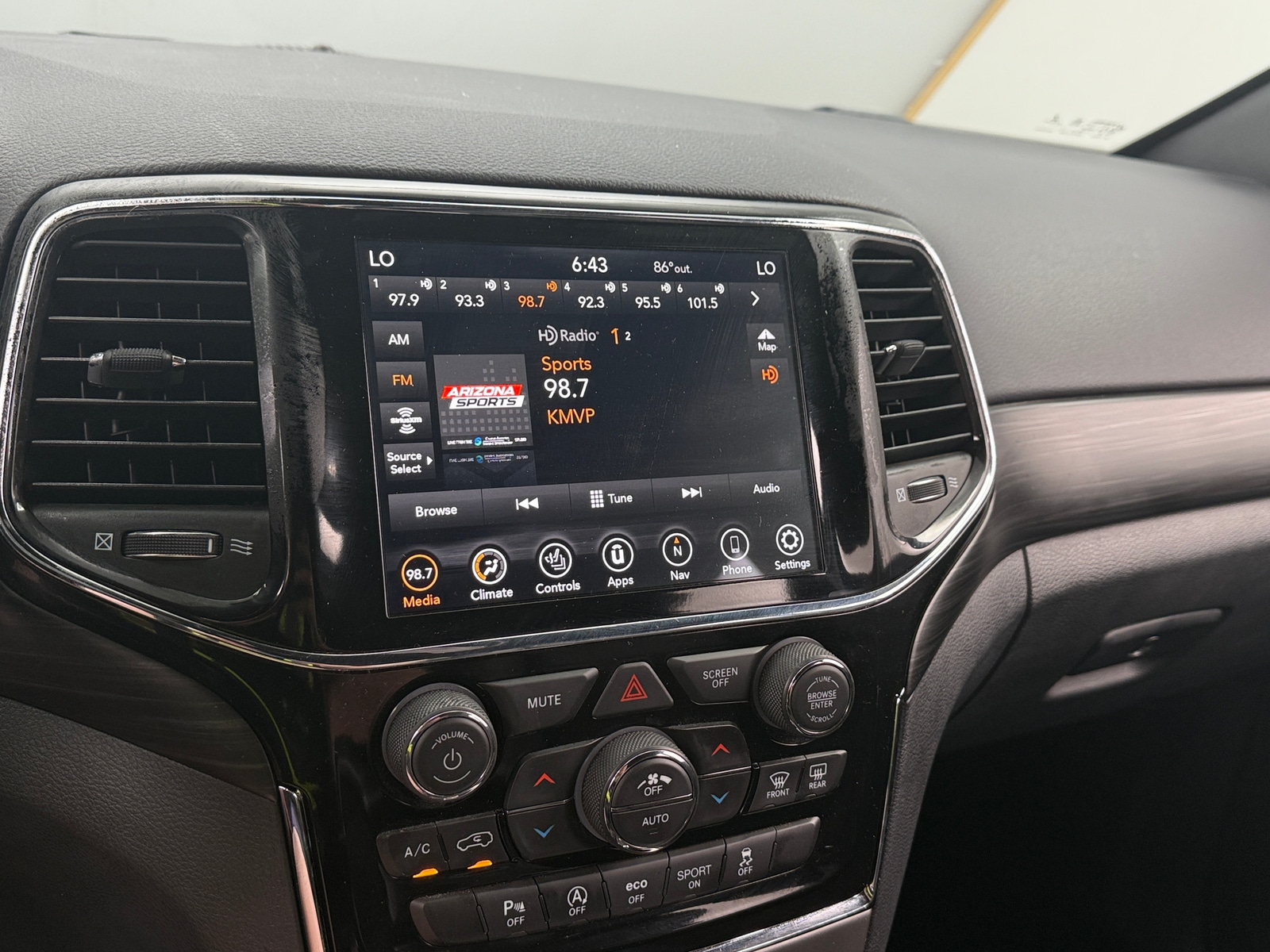 Thumbnail: 2020 Jeep Grand Cherokee - 4