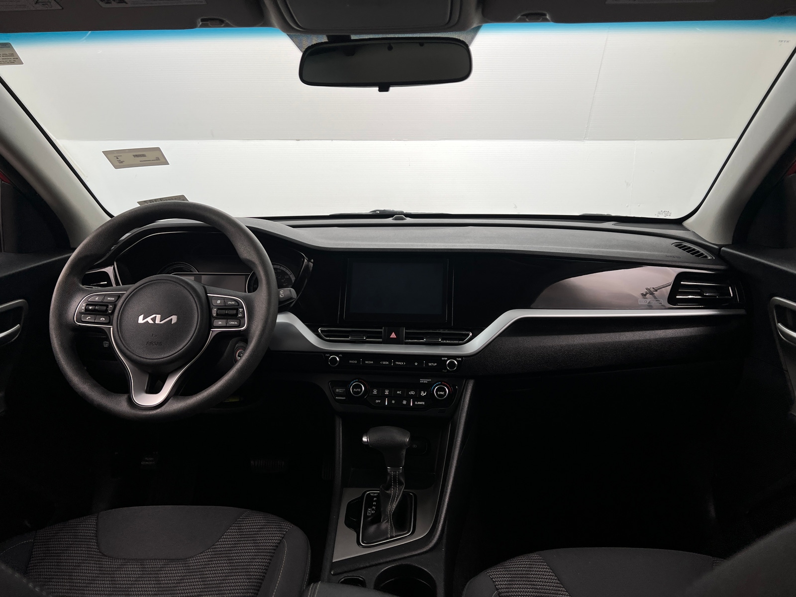 Thumbnail: 2022 Kia Niro - 3