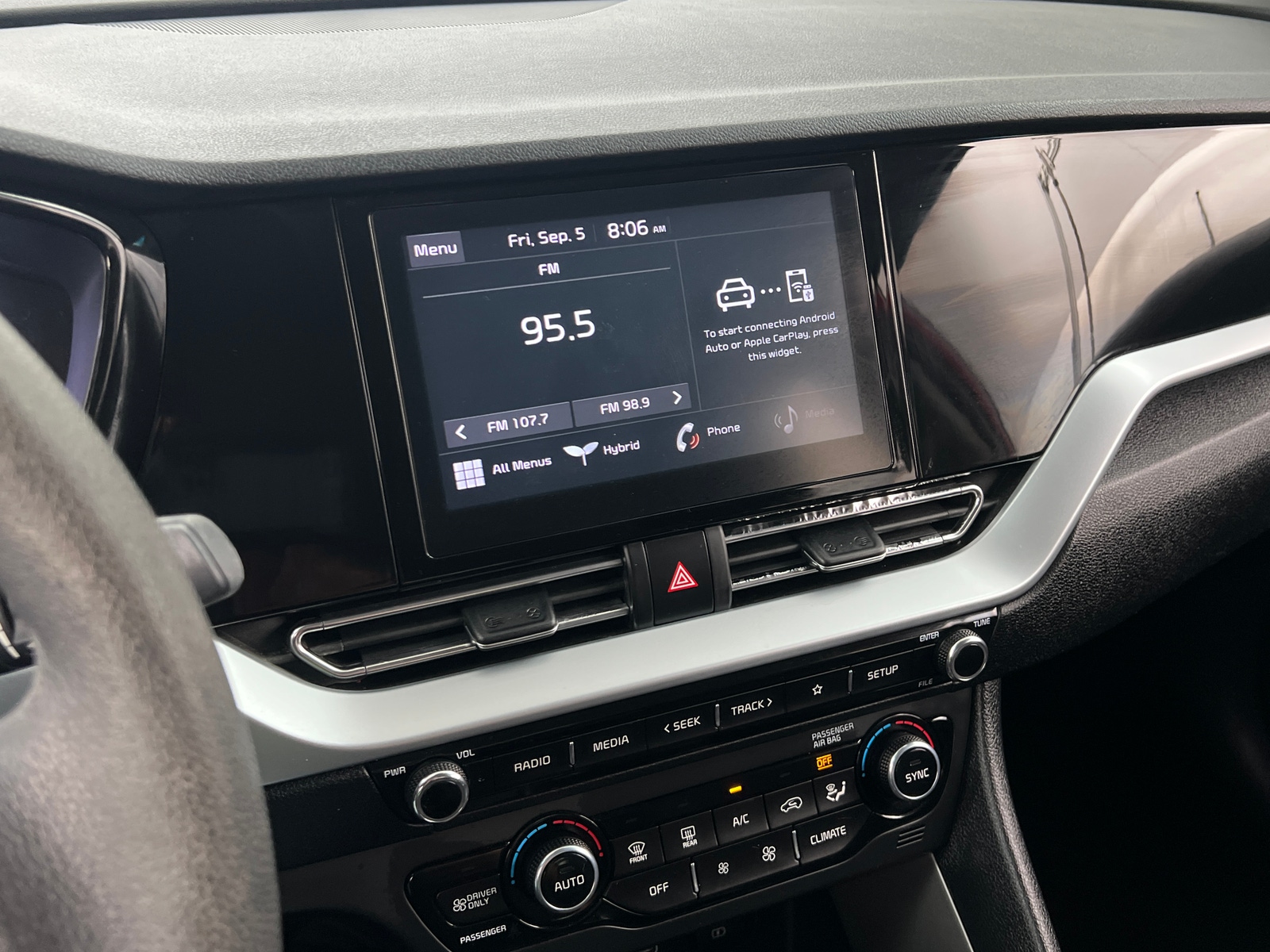 Thumbnail: 2022 Kia Niro - 4