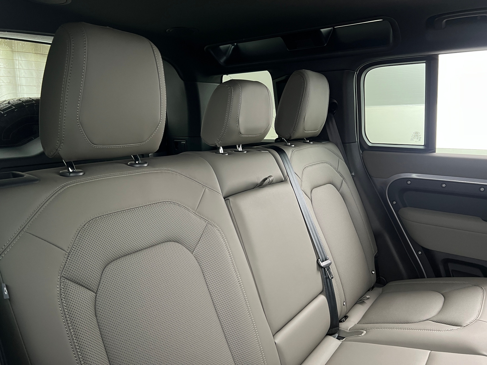 Thumbnail: 2023 Land Rover Defender - 5