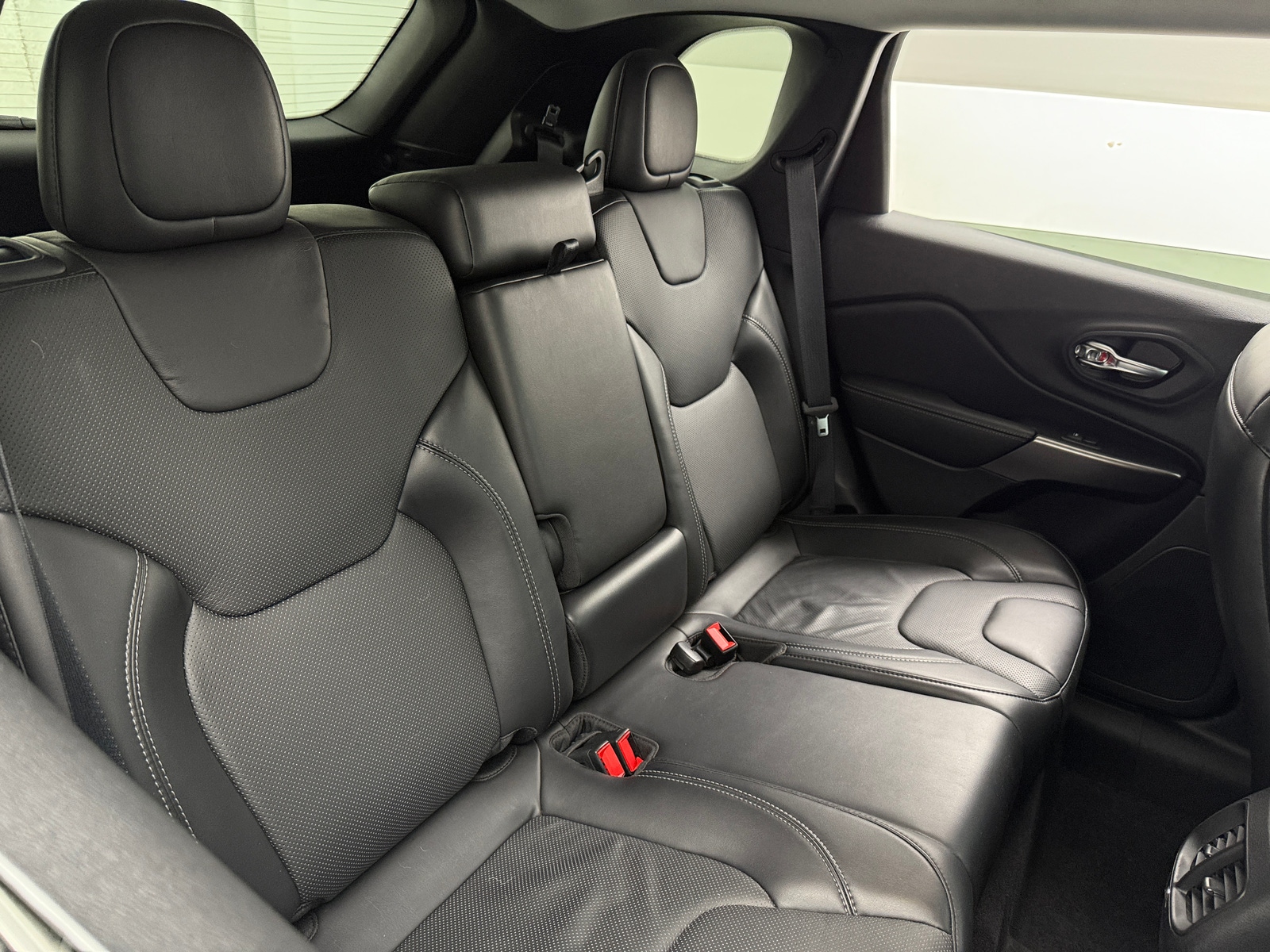 Thumbnail: 2020 Jeep Cherokee - 5