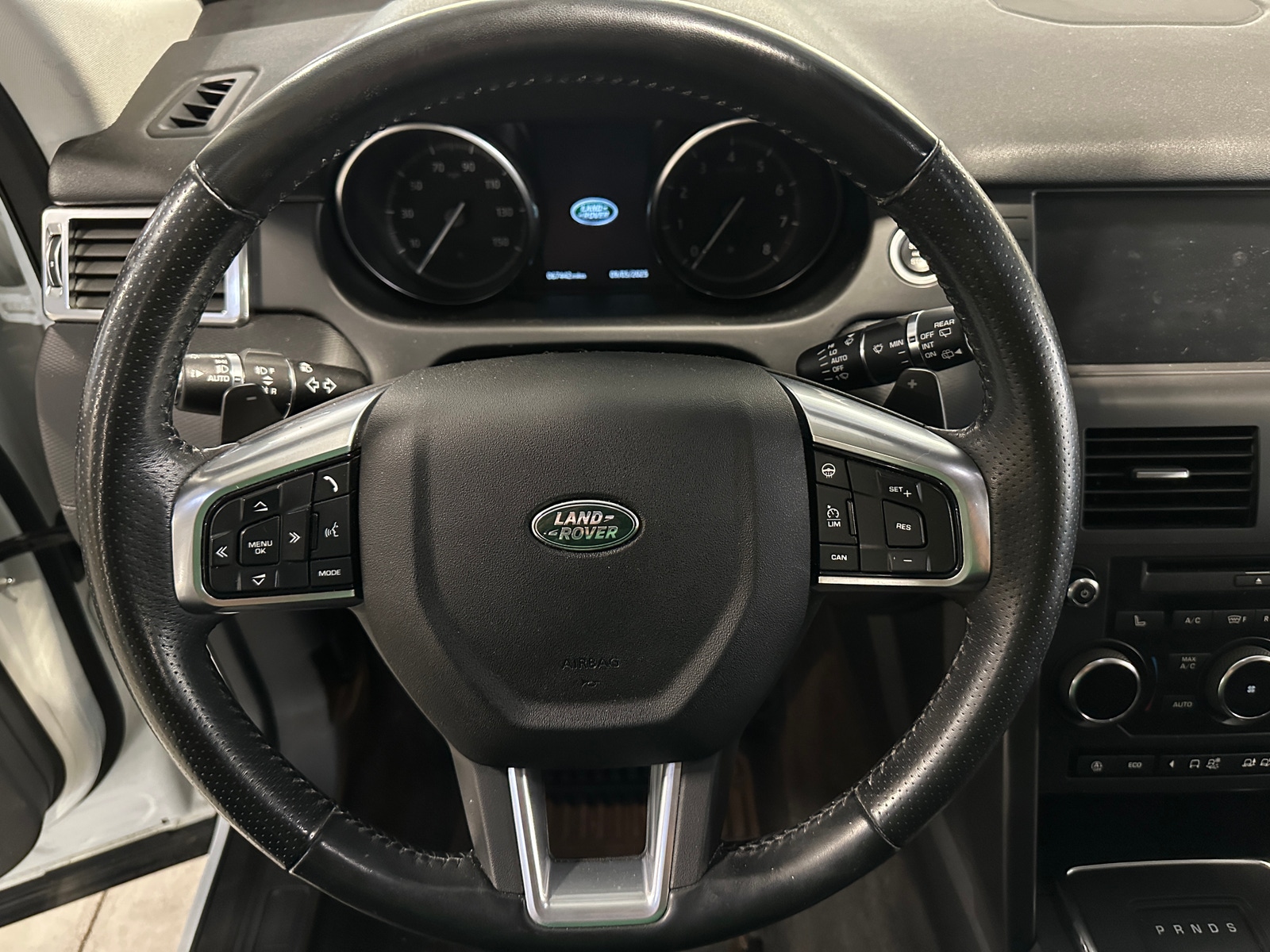 Thumbnail: 2018 Land Rover Discovery Sport - 4