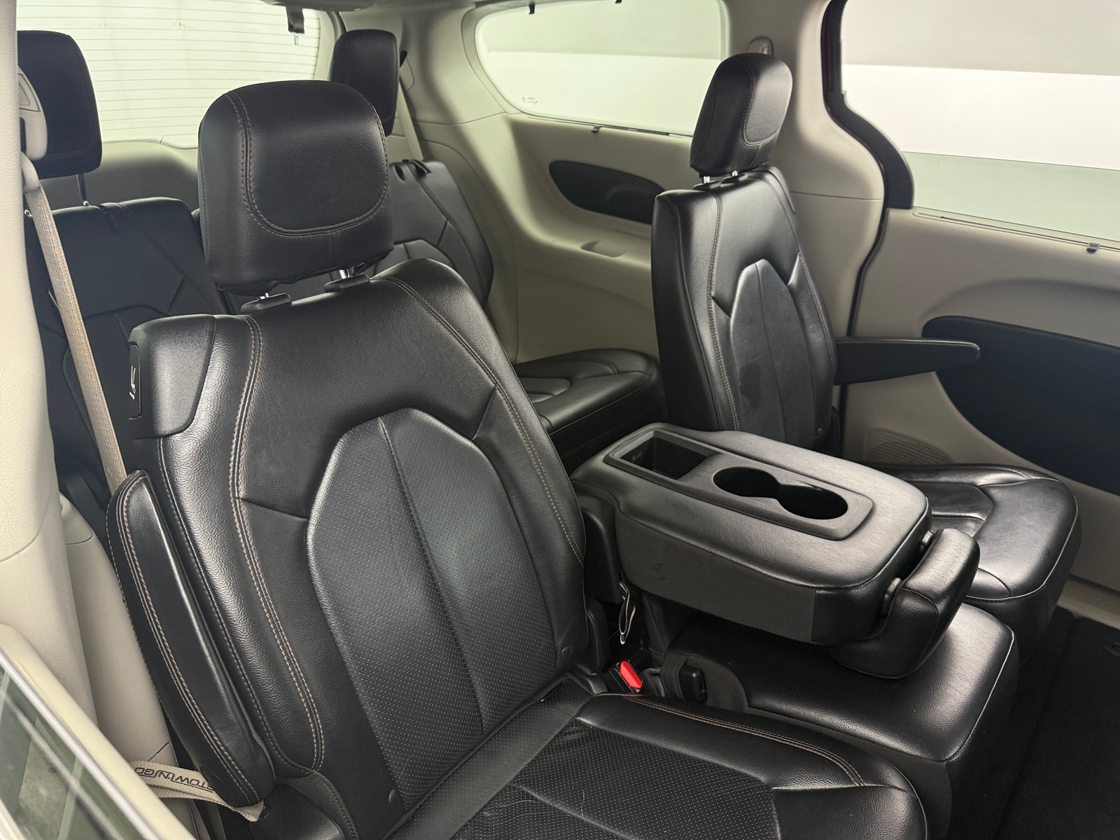 Thumbnail: 2018 Chrysler Pacifica - 5