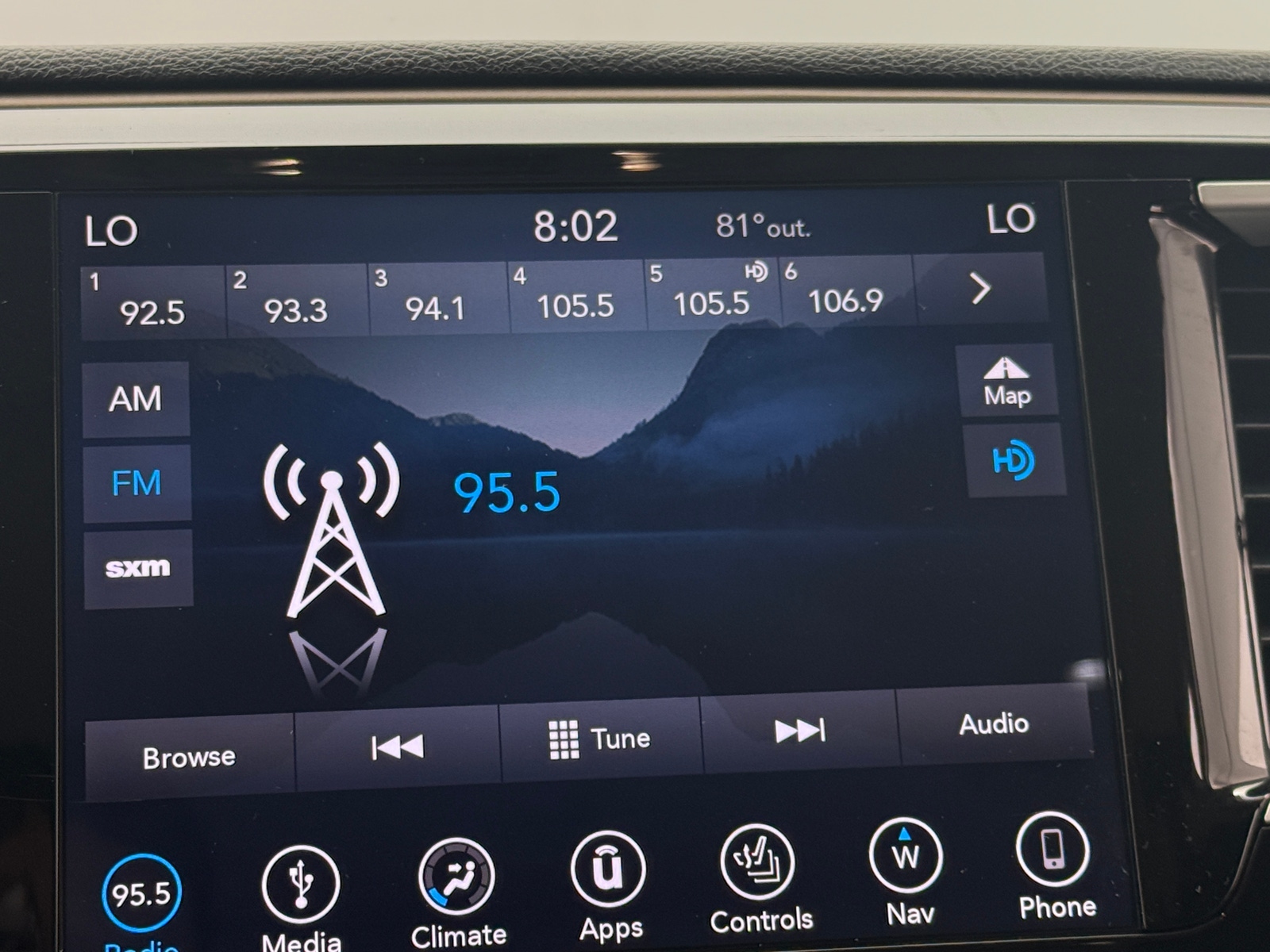 Thumbnail: 2018 Chrysler Pacifica - 3