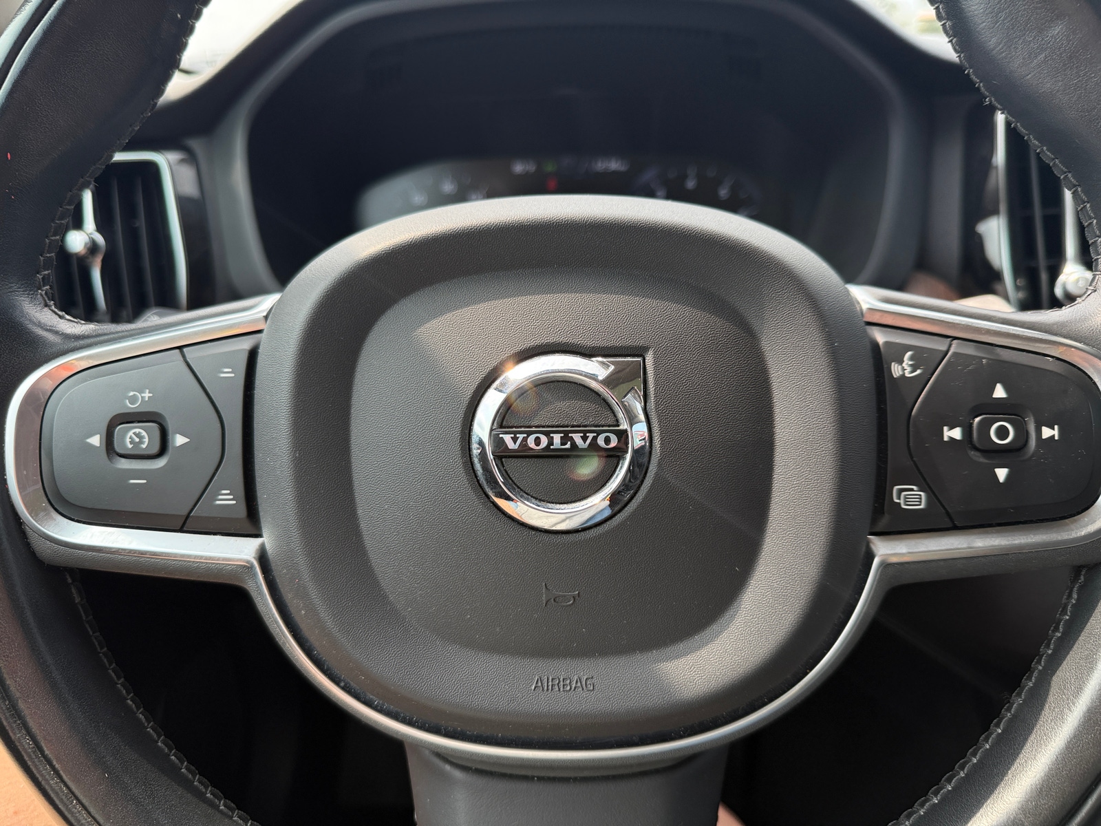 Thumbnail: 2021 Volvo XC60 - 4