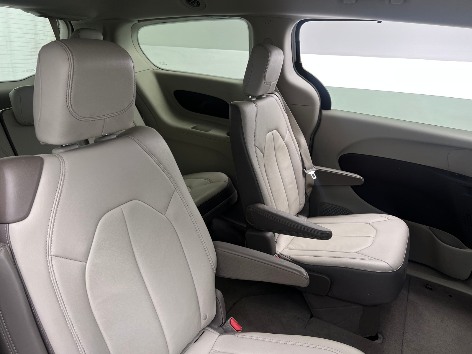Thumbnail: 2017 Chrysler Pacifica - 5