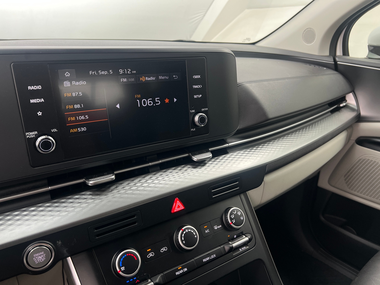 Thumbnail: 2023 Kia Carnival - 3