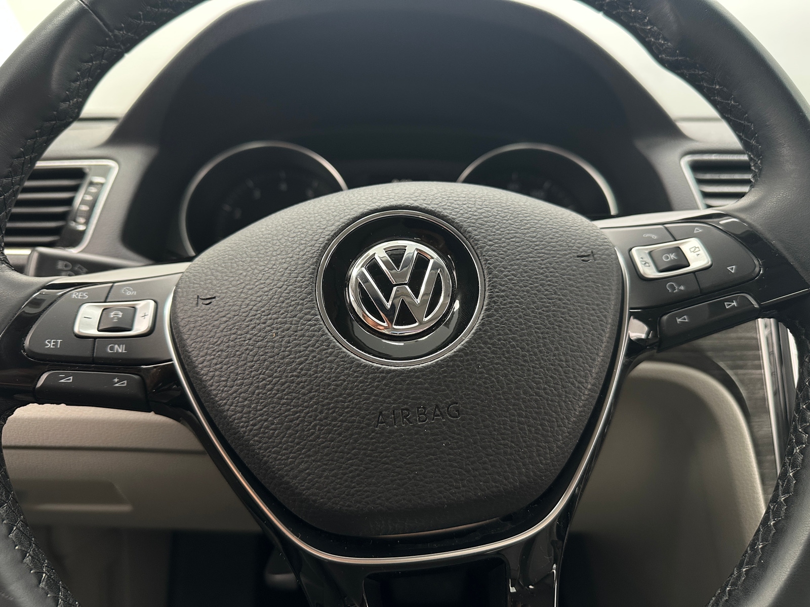 Thumbnail: 2018 Volkswagen Passat - 4