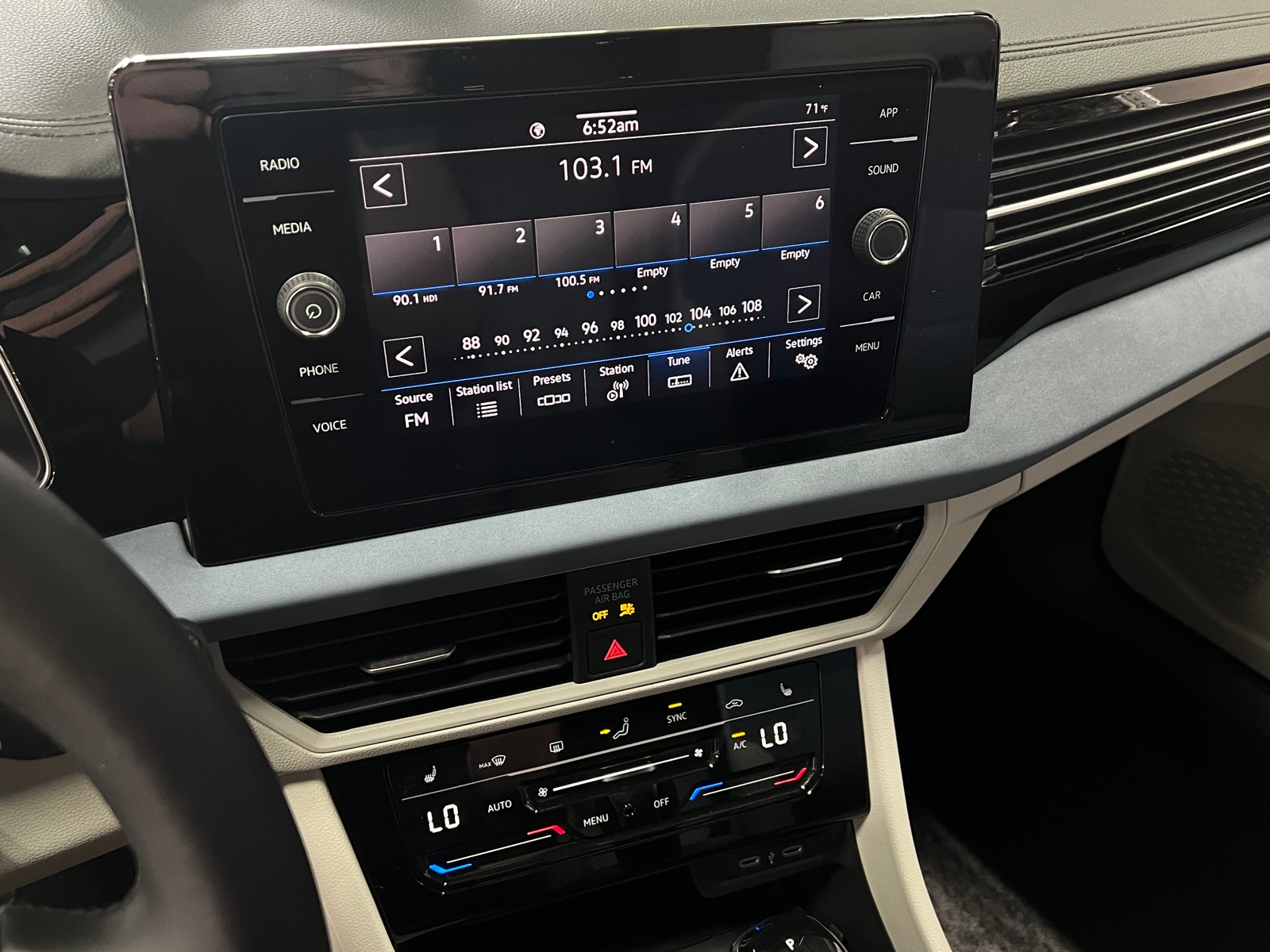 Thumbnail: 2025 Volkswagen Jetta - 3