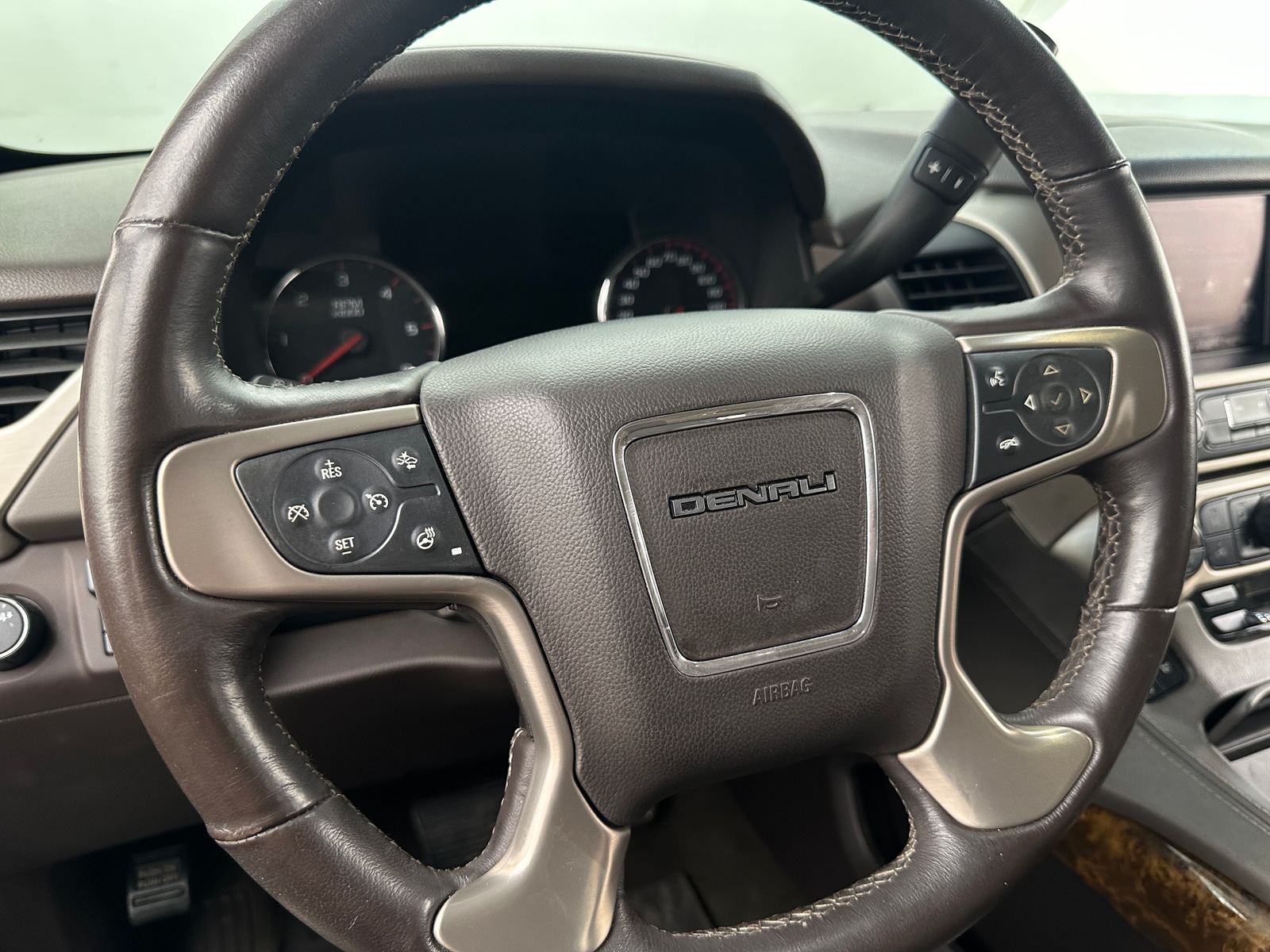 Thumbnail: 2015 GMC Yukon - 4