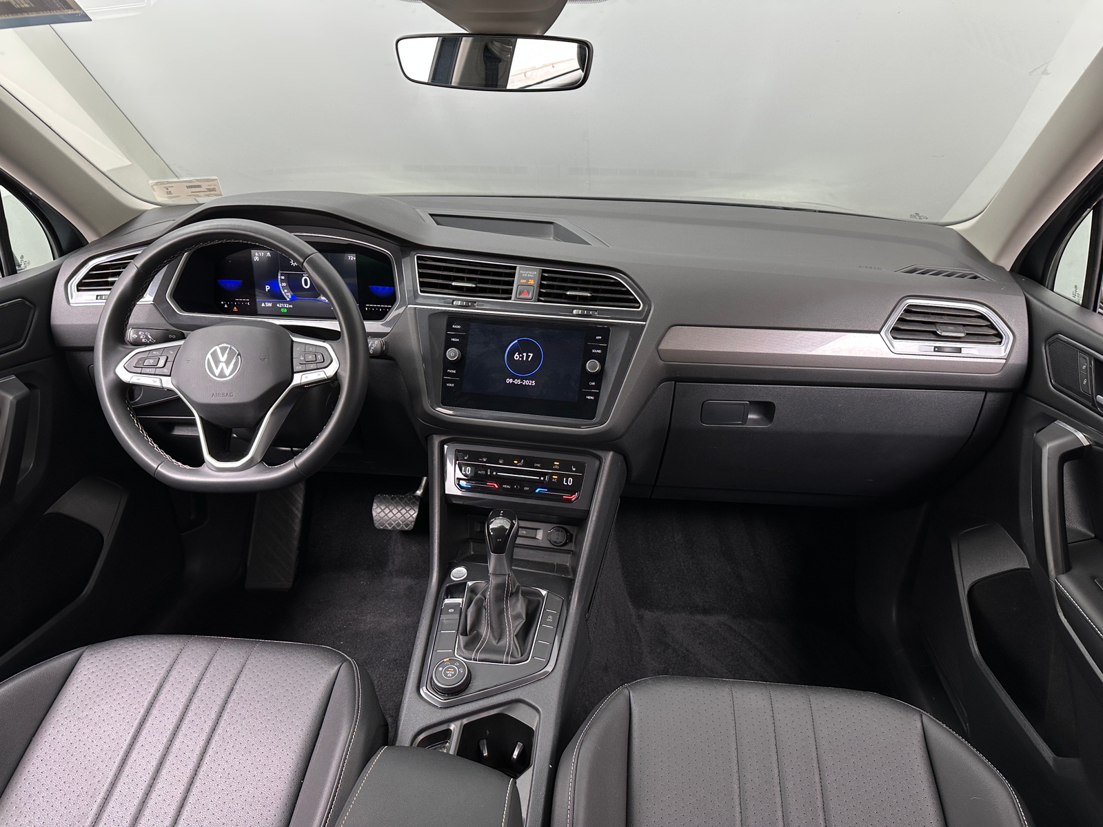 Thumbnail: 2023 Volkswagen Tiguan - 2