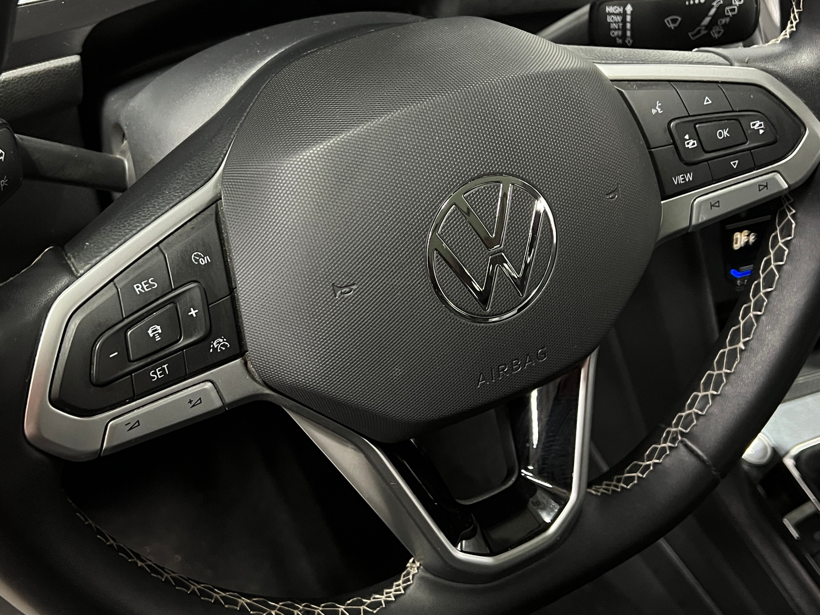 Thumbnail: 2023 Volkswagen Tiguan - 4