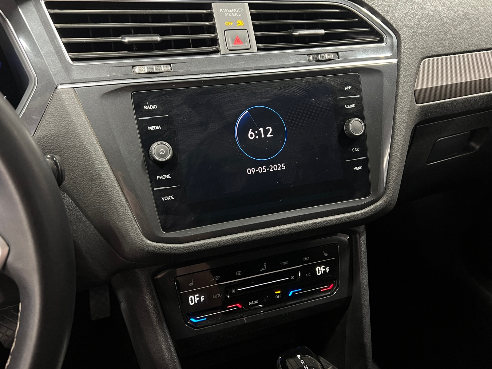 Thumbnail: 2023 Volkswagen Tiguan - 3