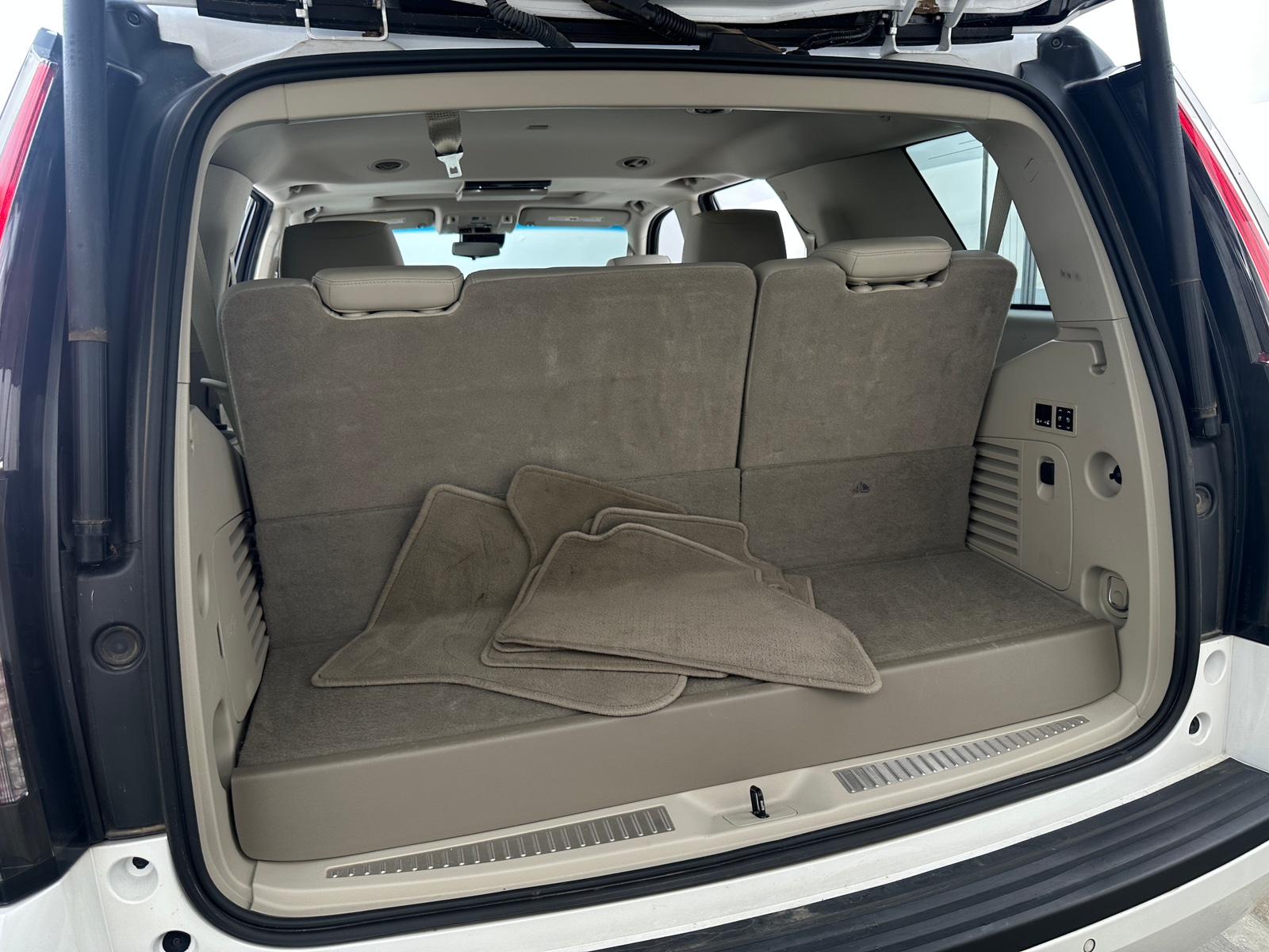 Thumbnail: 2017 Cadillac Escalade - 6
