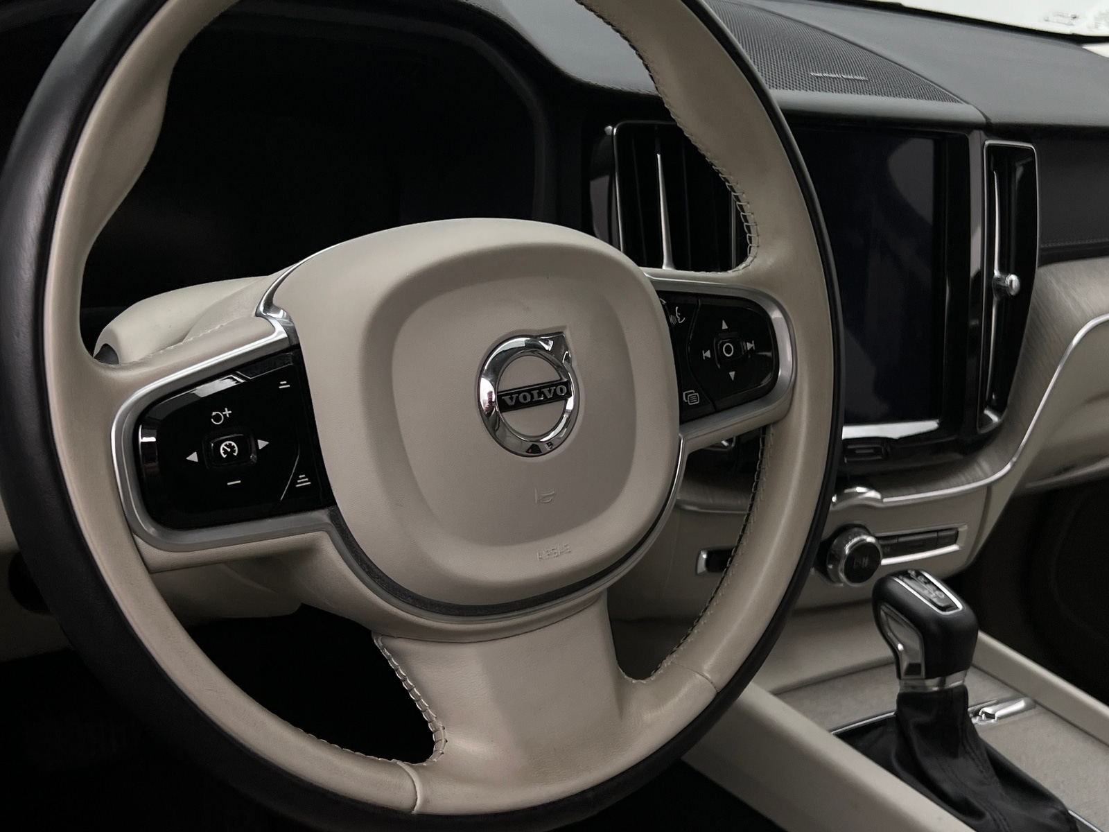 Thumbnail: 2020 Volvo XC60 - 4