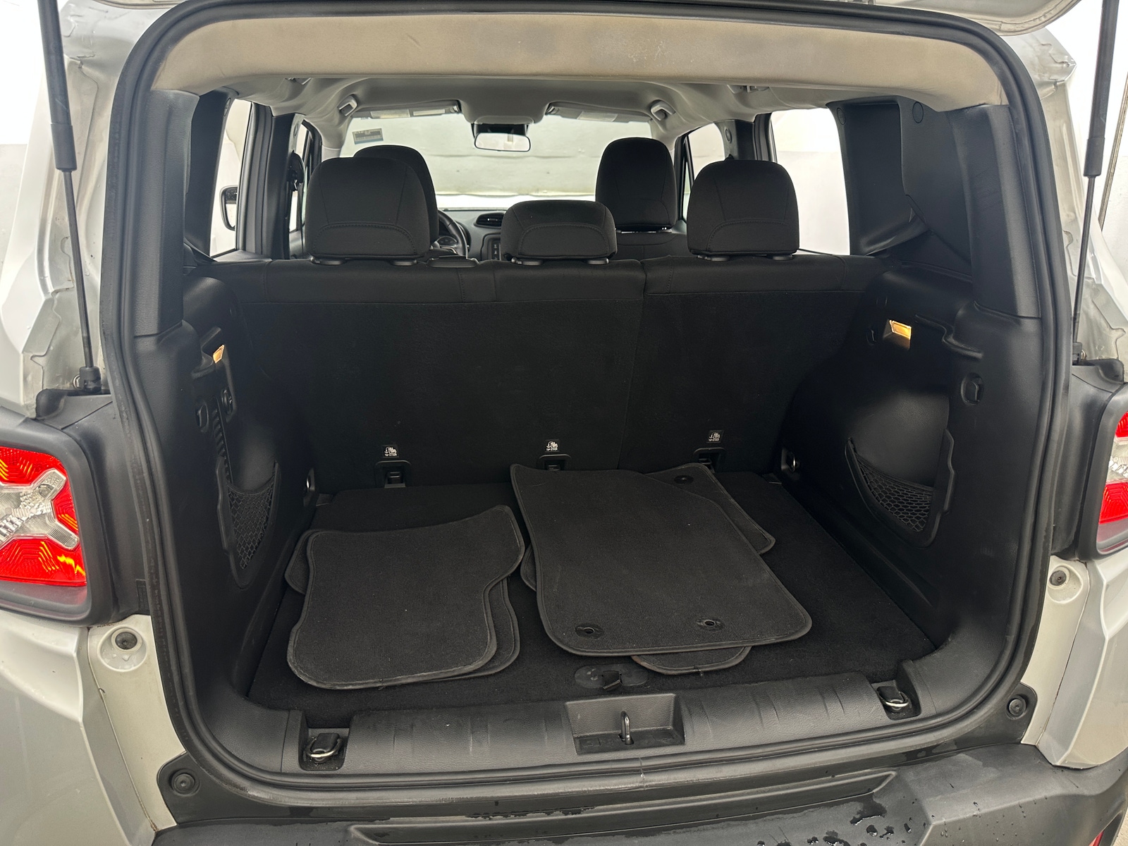 Thumbnail: 2016 Jeep Renegade - 7