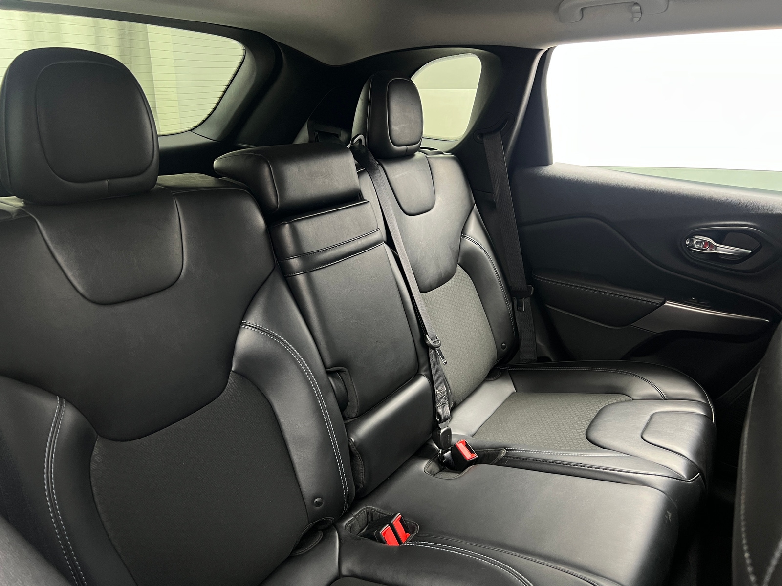 Thumbnail: 2019 Jeep Cherokee - 5