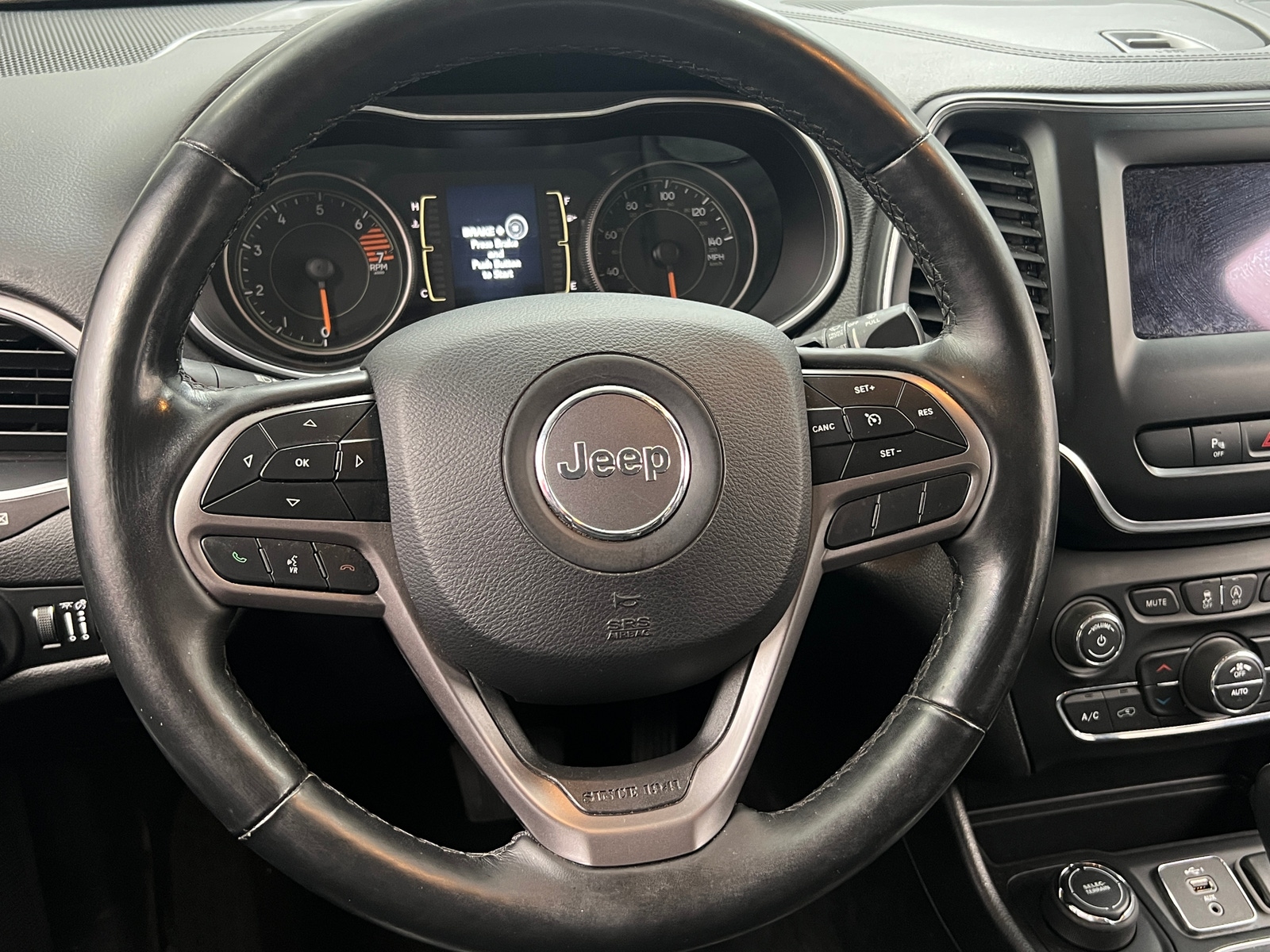 Thumbnail: 2019 Jeep Cherokee - 4