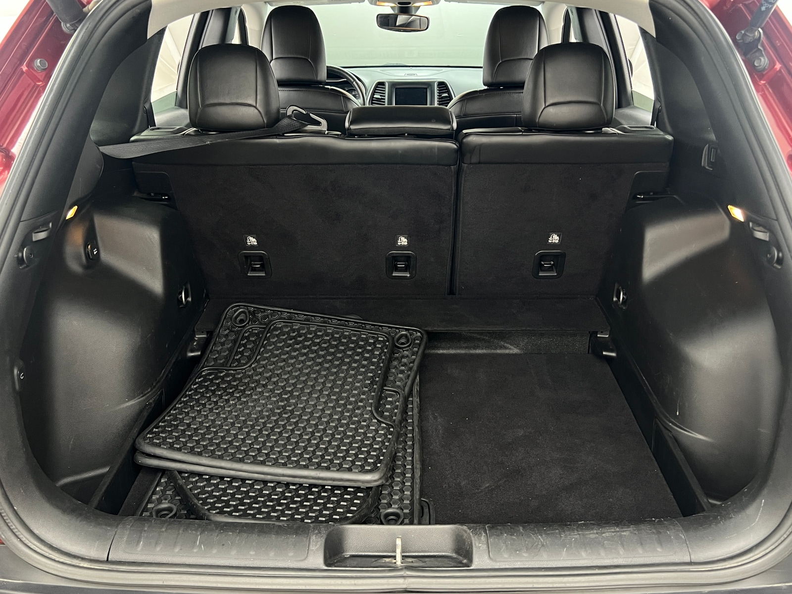 Thumbnail: 2019 Jeep Cherokee - 6