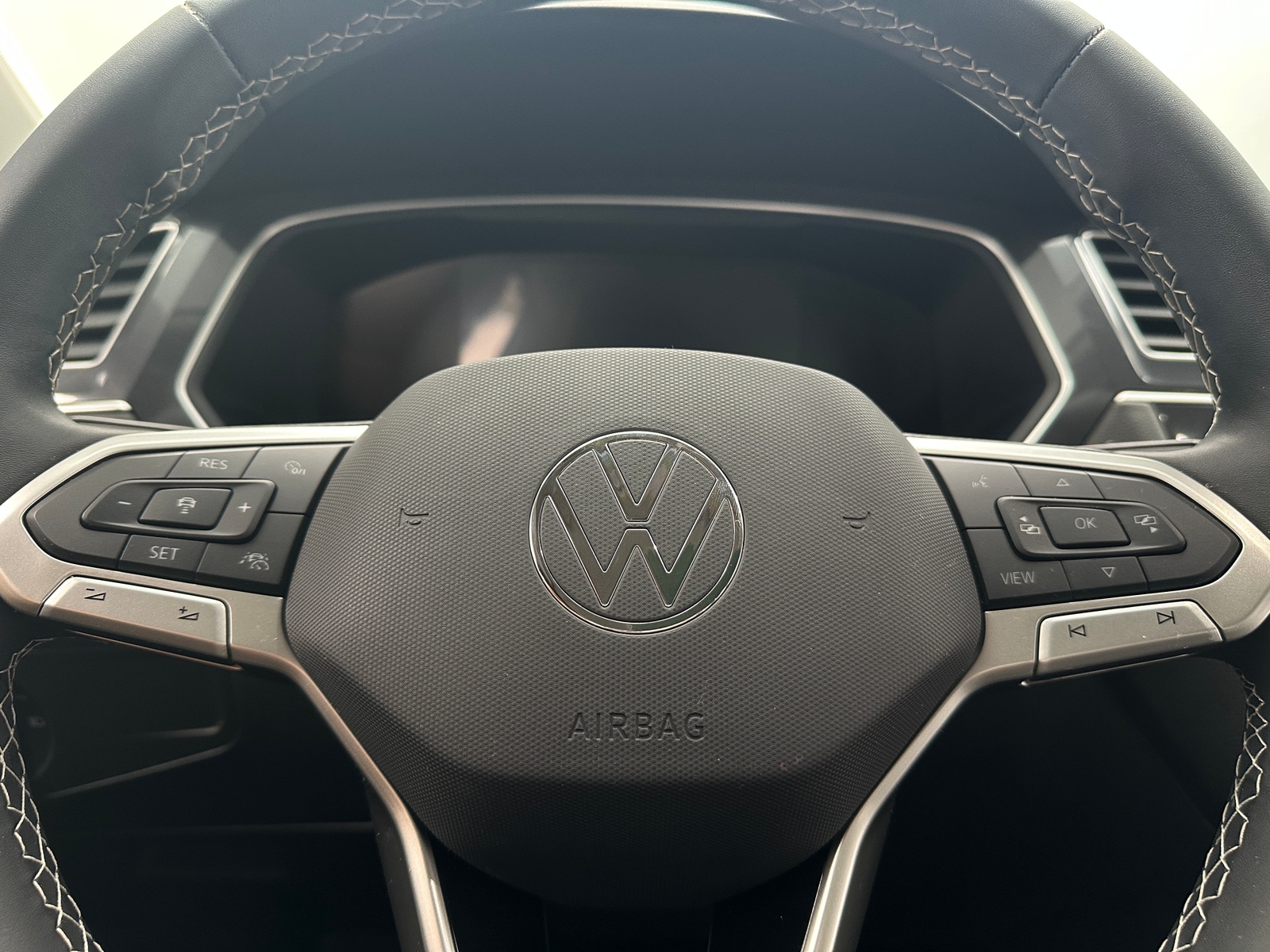 Thumbnail: 2024 Volkswagen Tiguan - 4