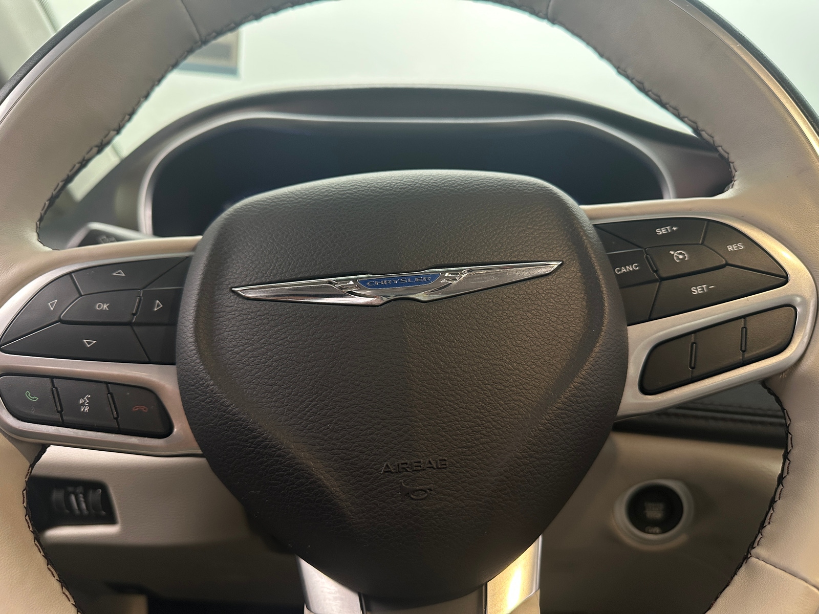 Thumbnail: 2020 Chrysler Pacifica - 4