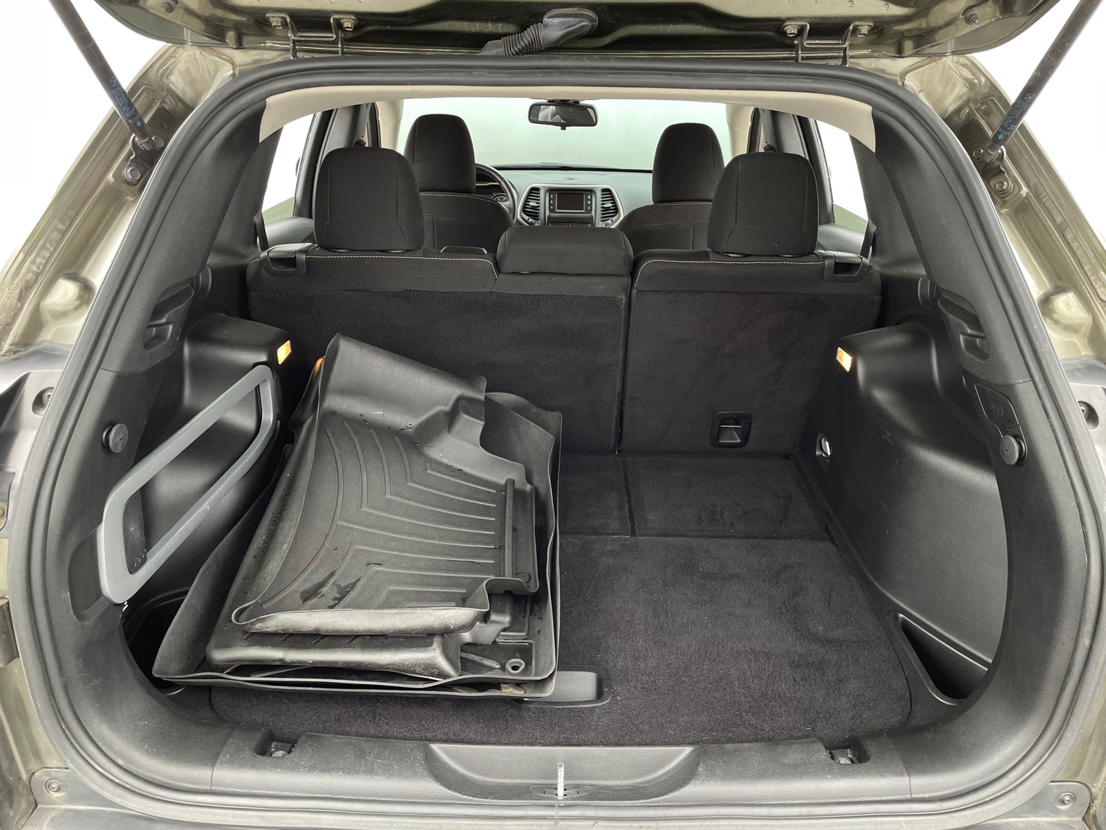 Thumbnail: 2015 Jeep Cherokee - 7