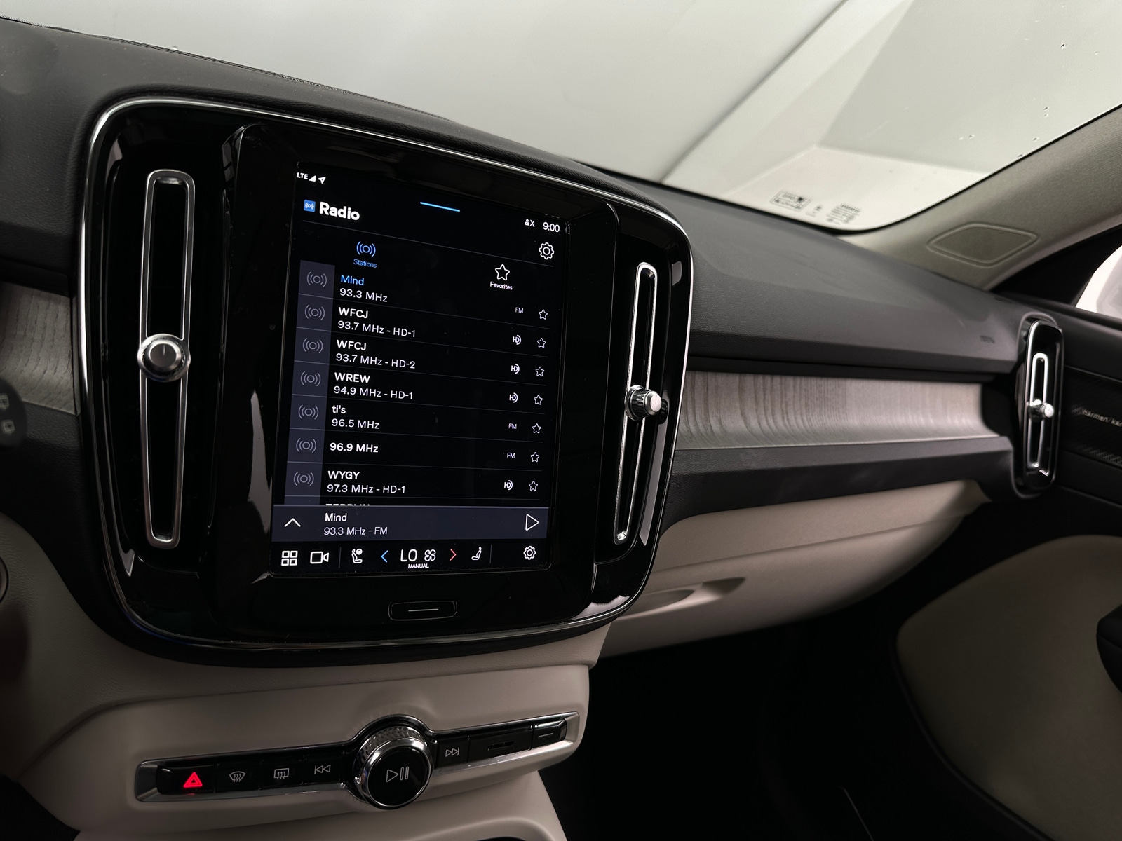 Thumbnail: 2024 Volvo XC40 - 3
