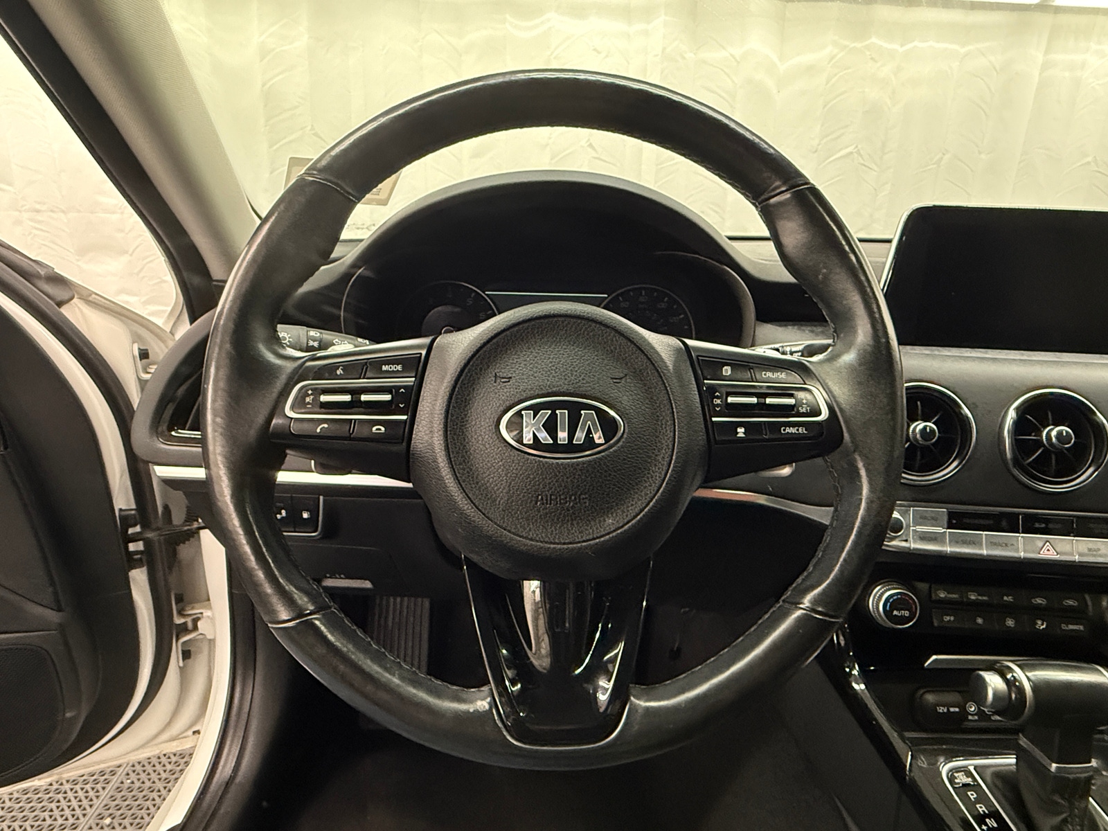 Thumbnail: 2018 Kia Stinger - 4