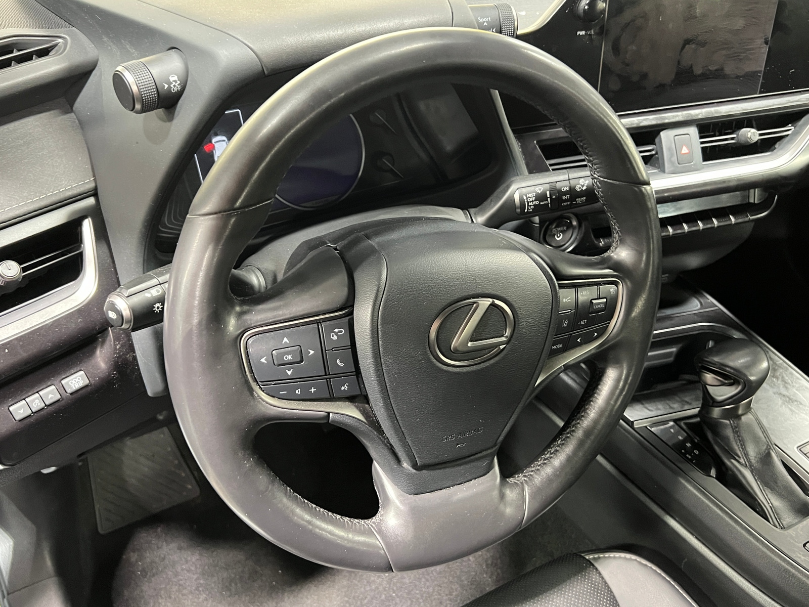 Thumbnail: 2023 Lexus UX - 4