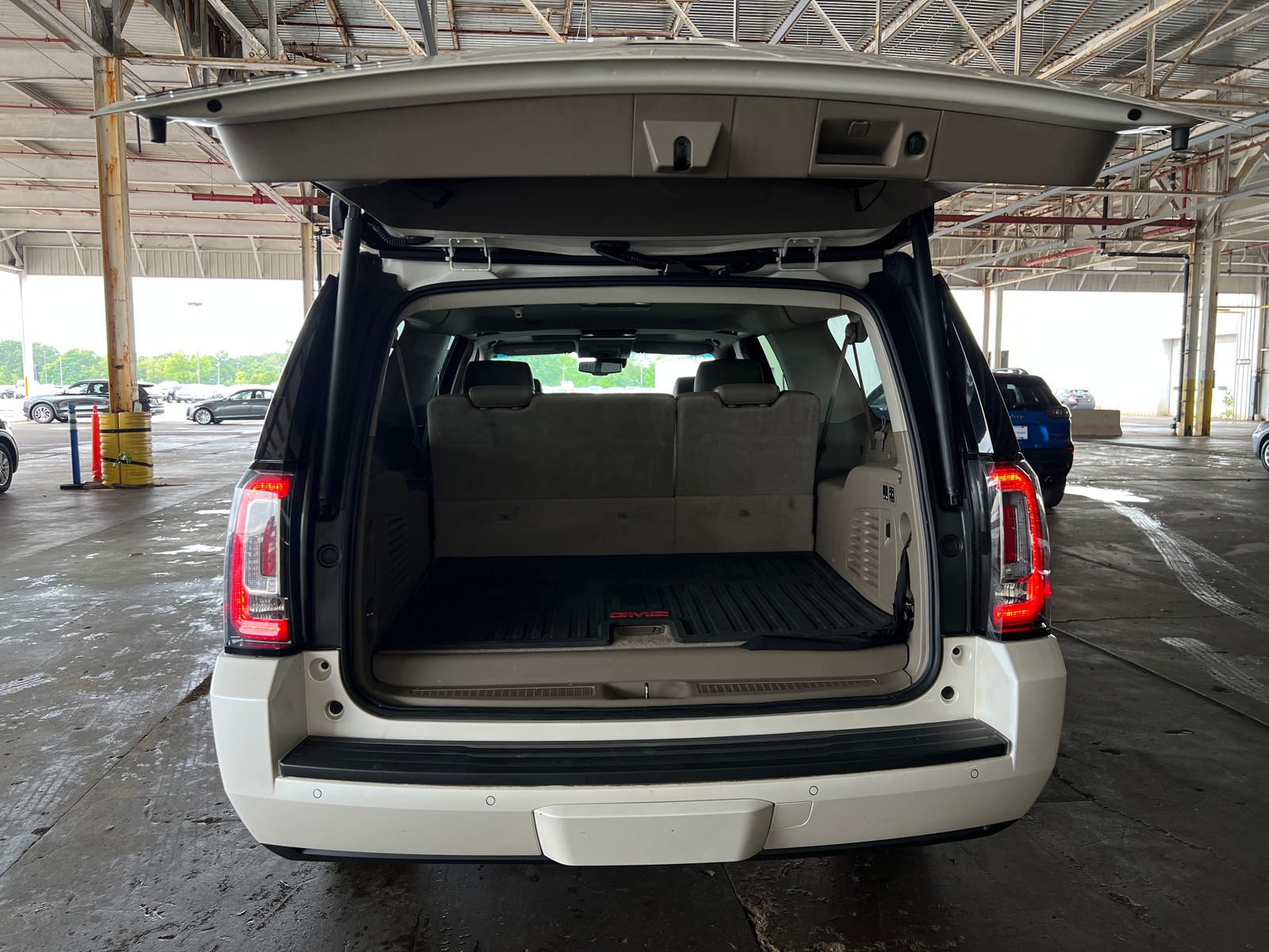 Thumbnail: 2015 GMC Yukon XL - 6