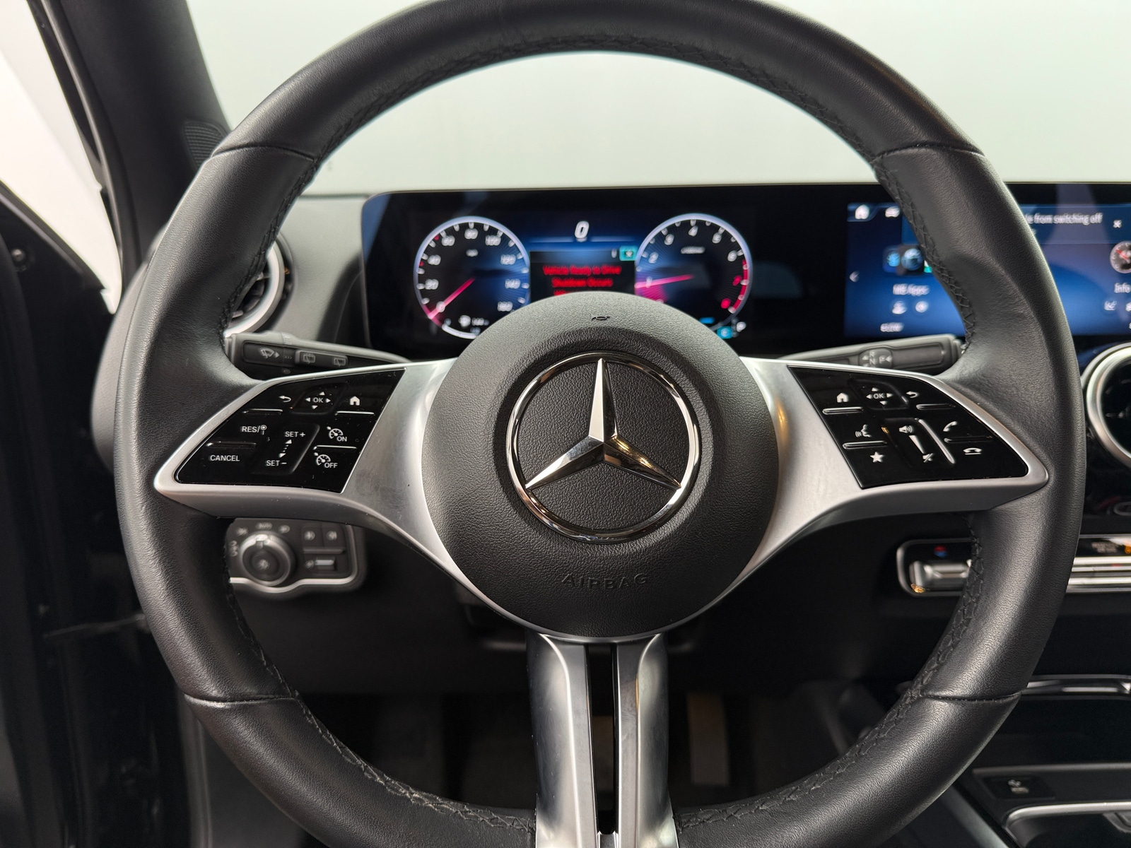 Thumbnail: 2025 Mercedes-Benz GLB - 4