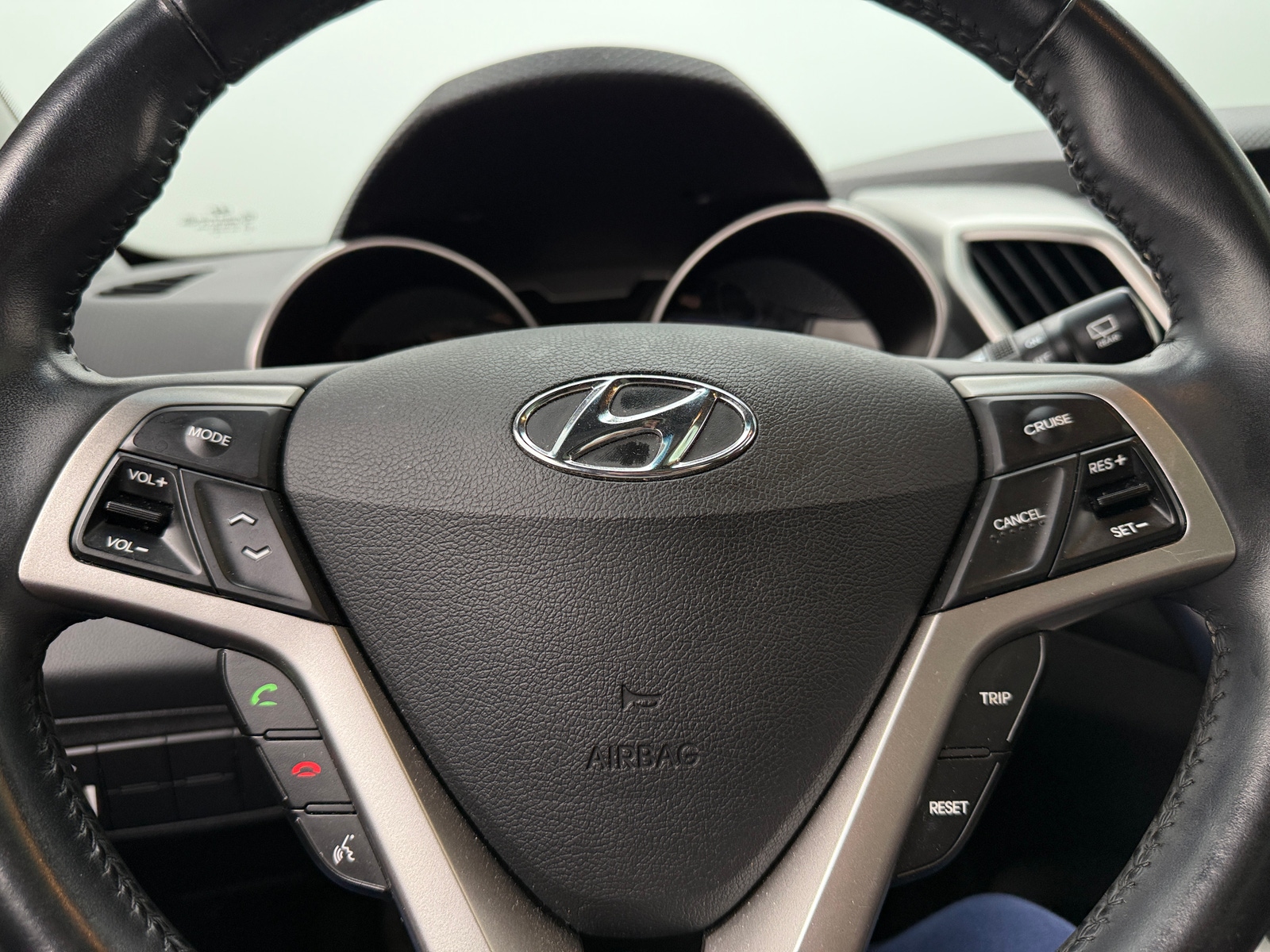 Thumbnail: 2013 Hyundai Veloster - 4
