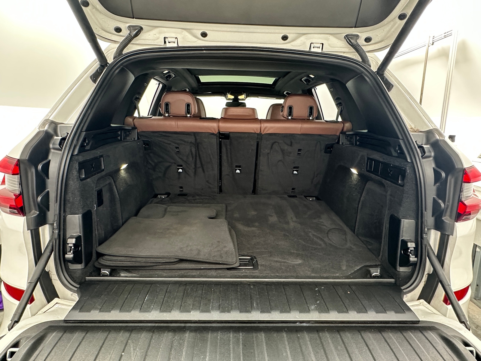 Thumbnail: 2022 BMW X5 - 6