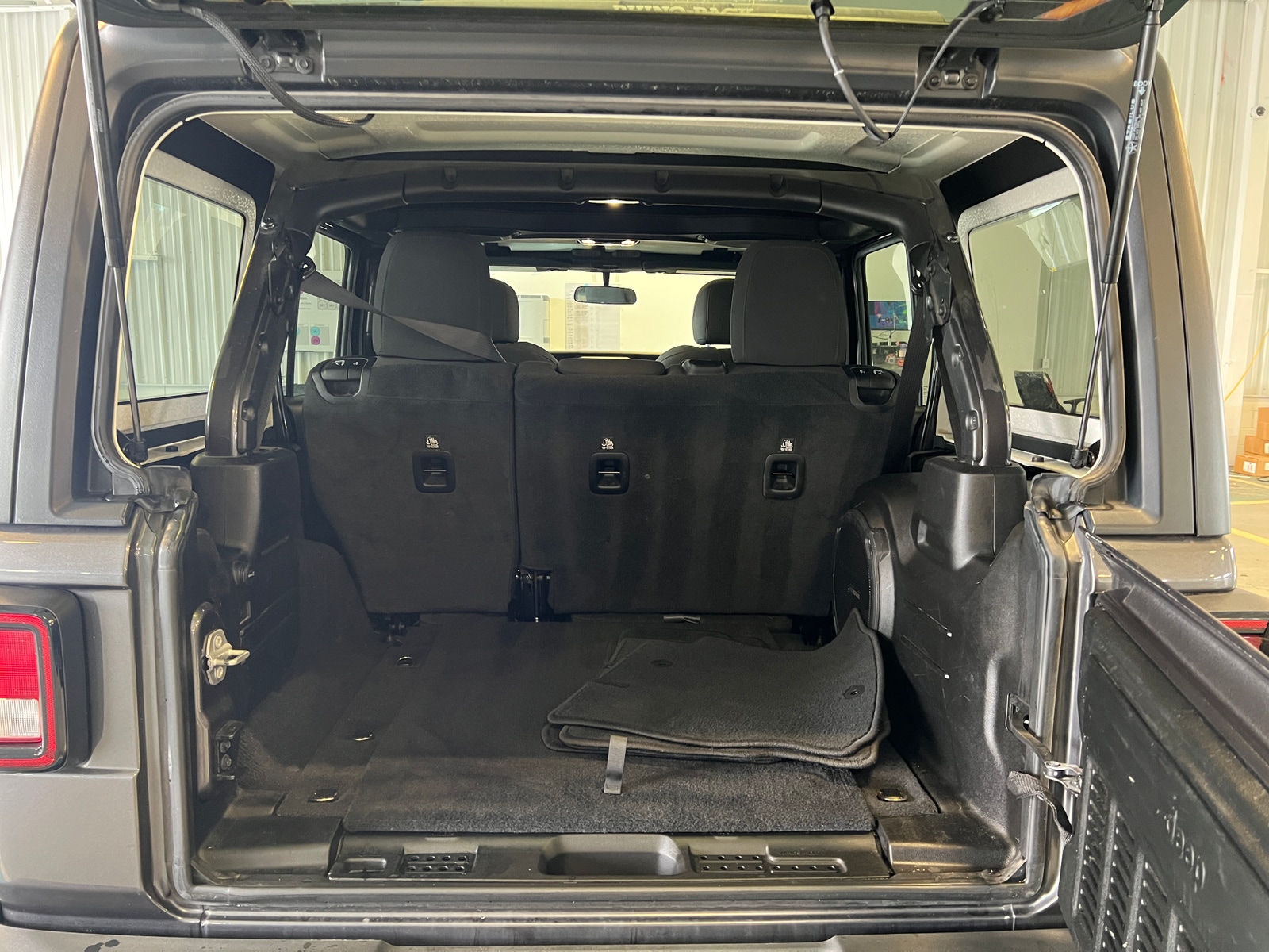 Thumbnail: 2021 Jeep Wrangler - 7