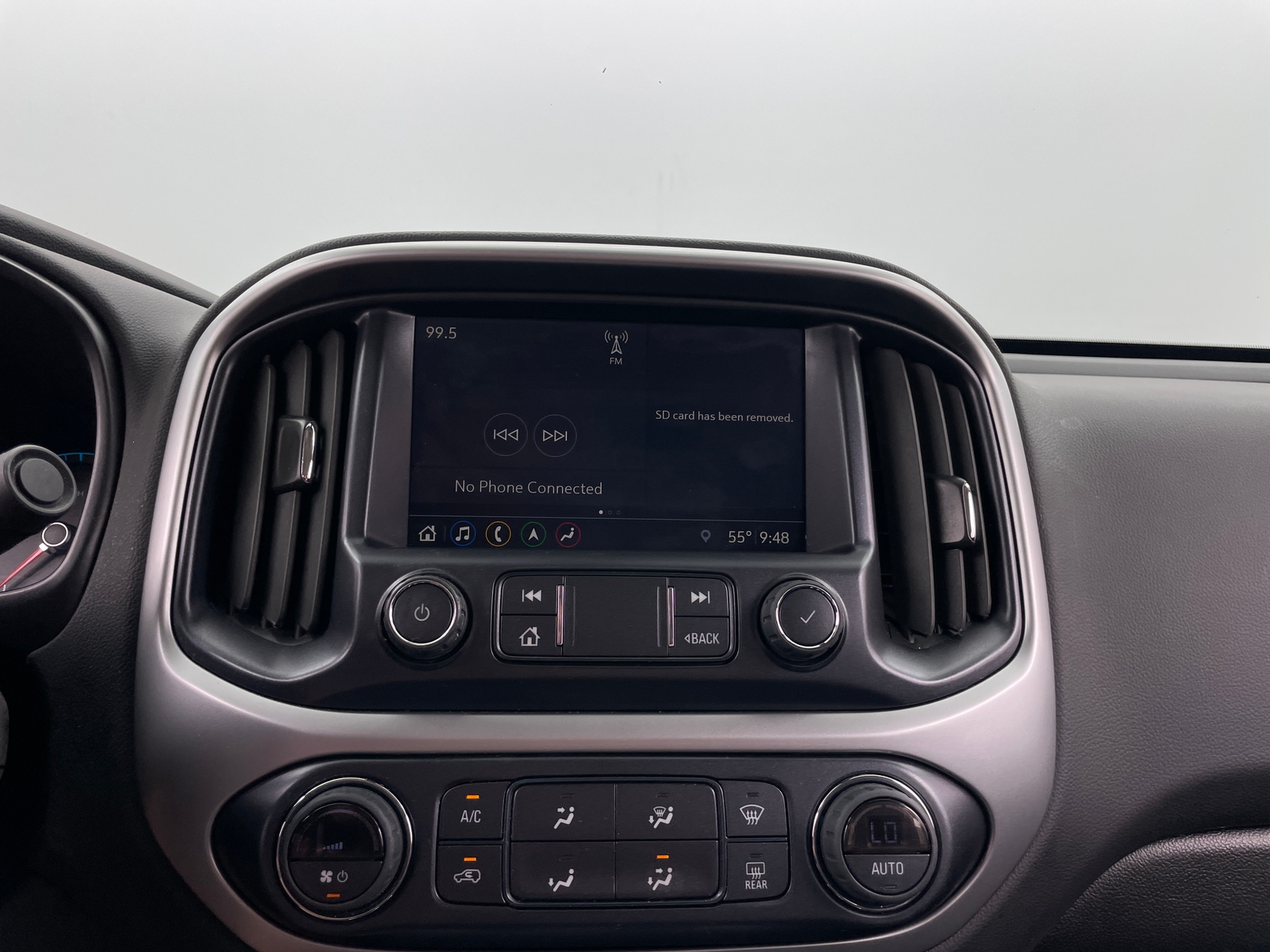 Thumbnail: 2022 Chevrolet Colorado - 3