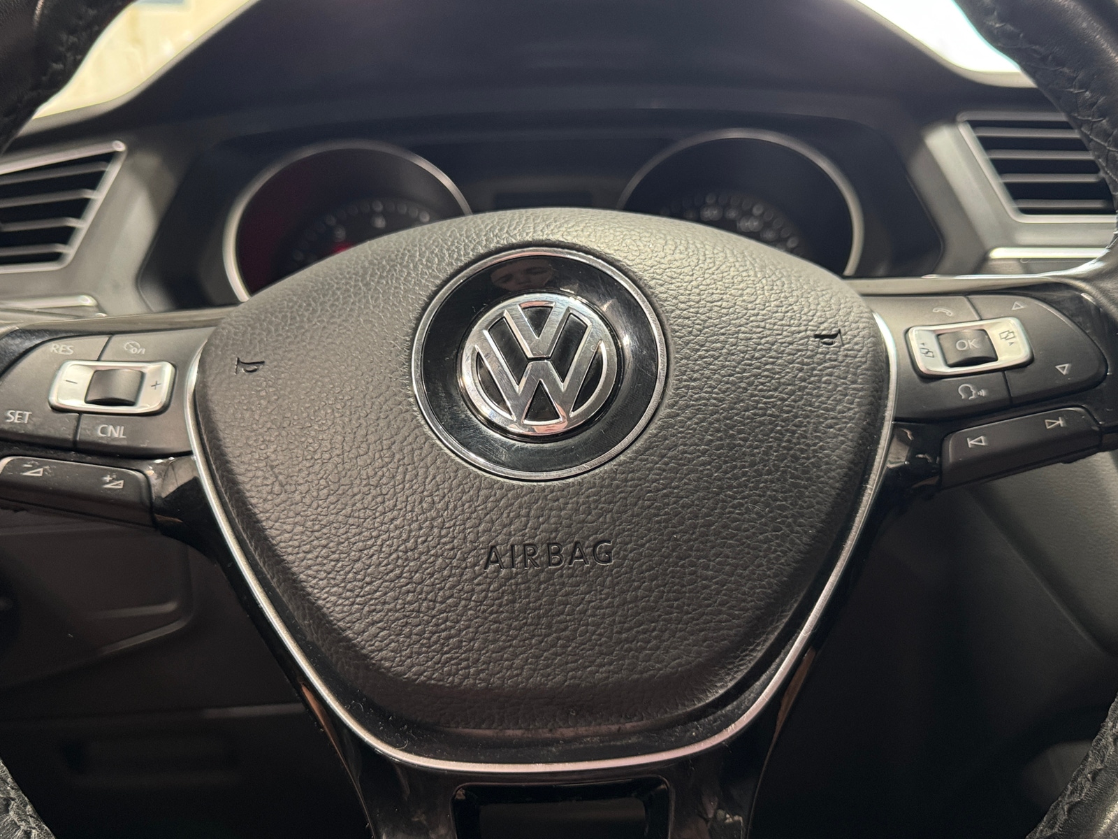 Thumbnail: 2018 Volkswagen Tiguan - 4
