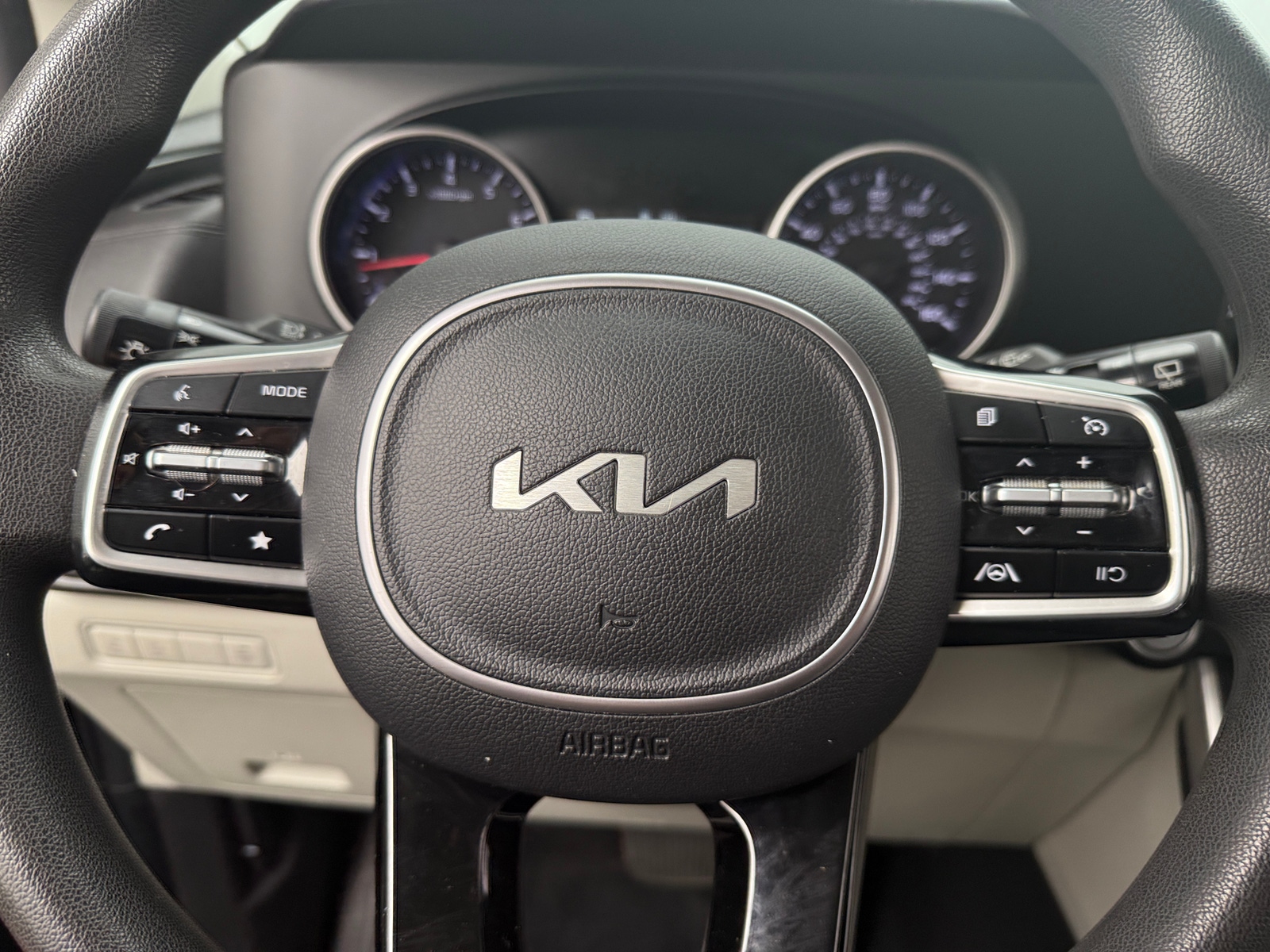 Thumbnail: 2022 Kia Carnival - 5