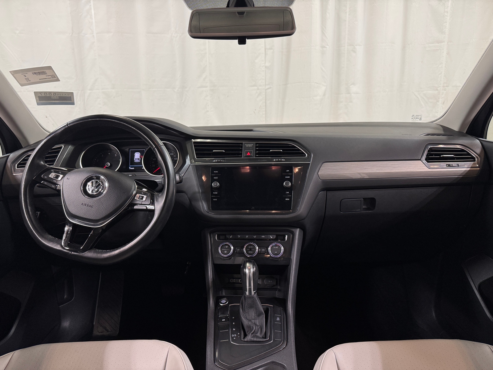 Thumbnail: 2018 Volkswagen Tiguan - 2