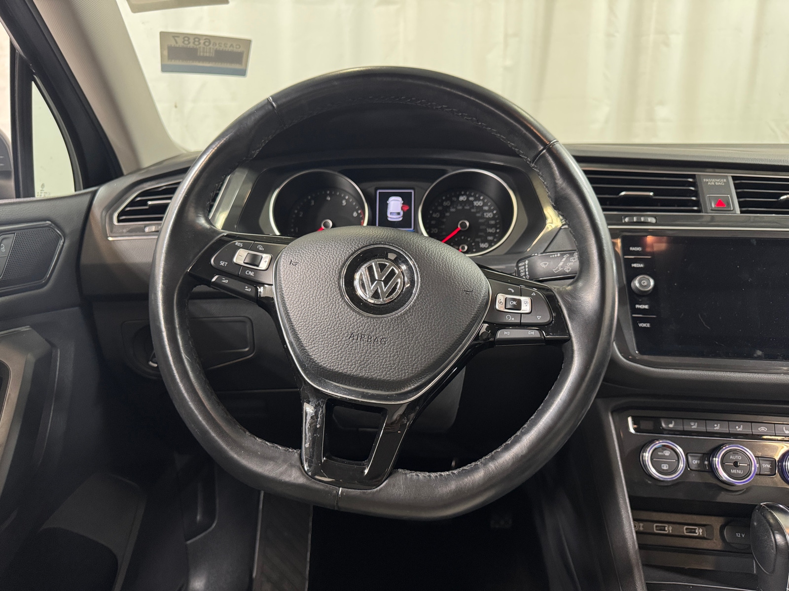 Thumbnail: 2018 Volkswagen Tiguan - 4