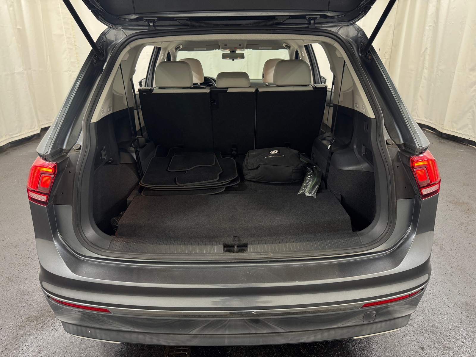 Thumbnail: 2018 Volkswagen Tiguan - 6