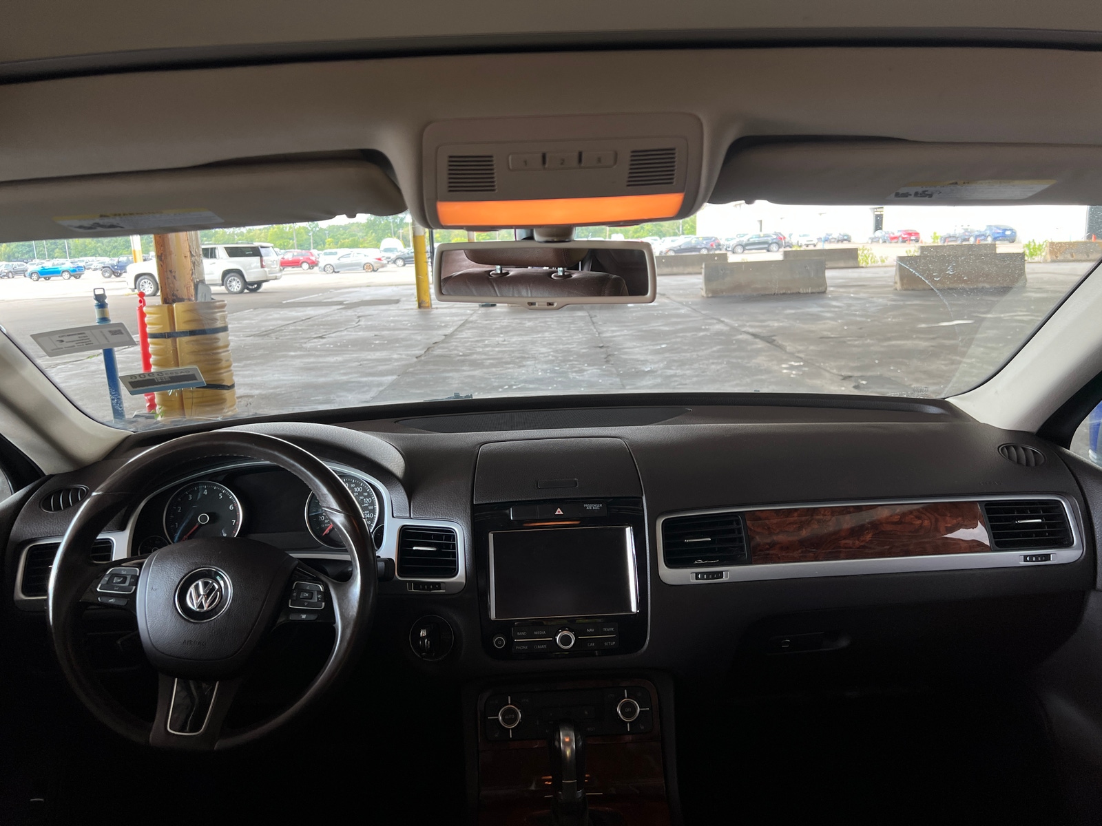 Thumbnail: 2012 Volkswagen Touareg - 3