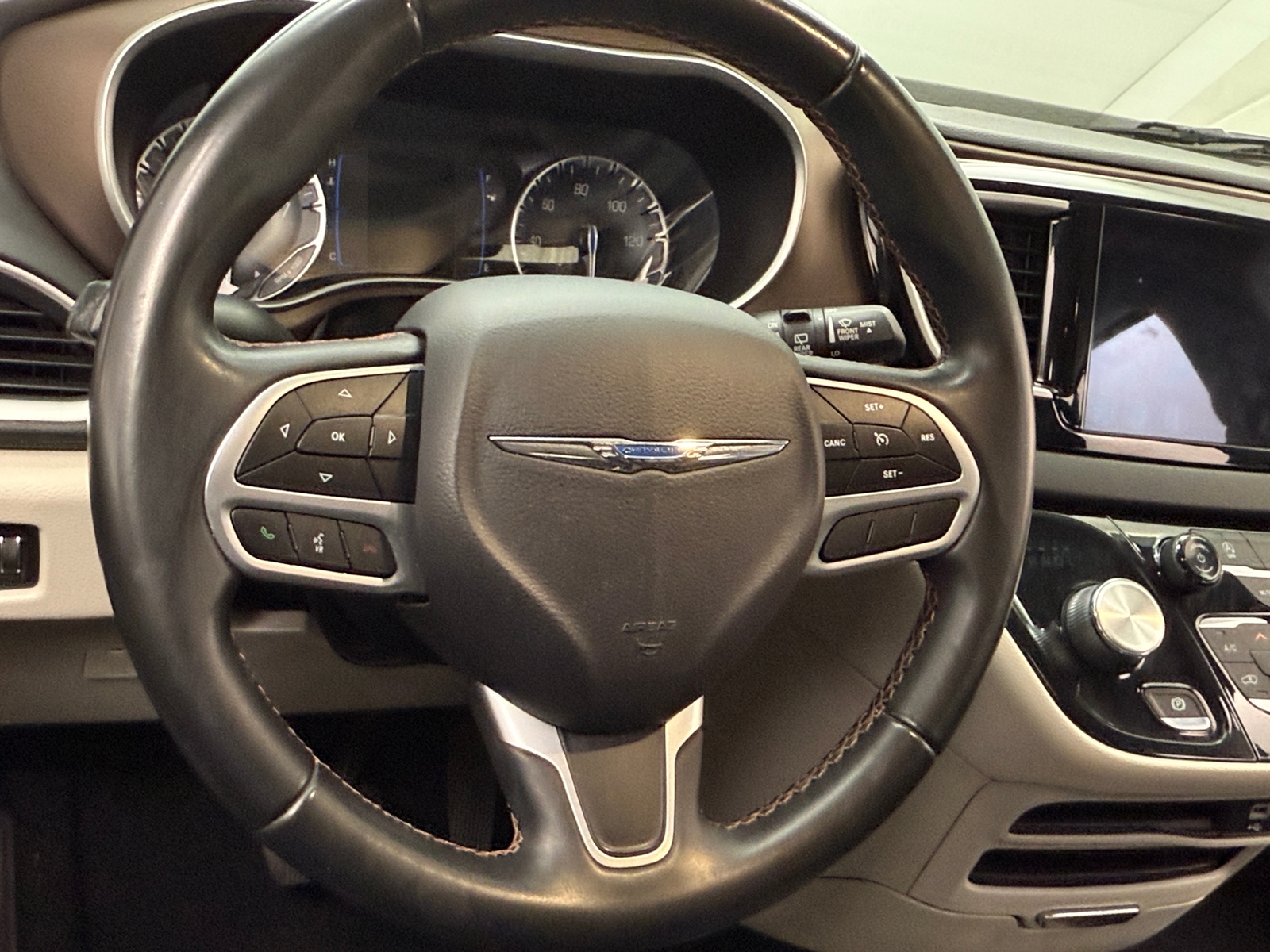 Thumbnail: 2018 Chrysler Pacifica - 4